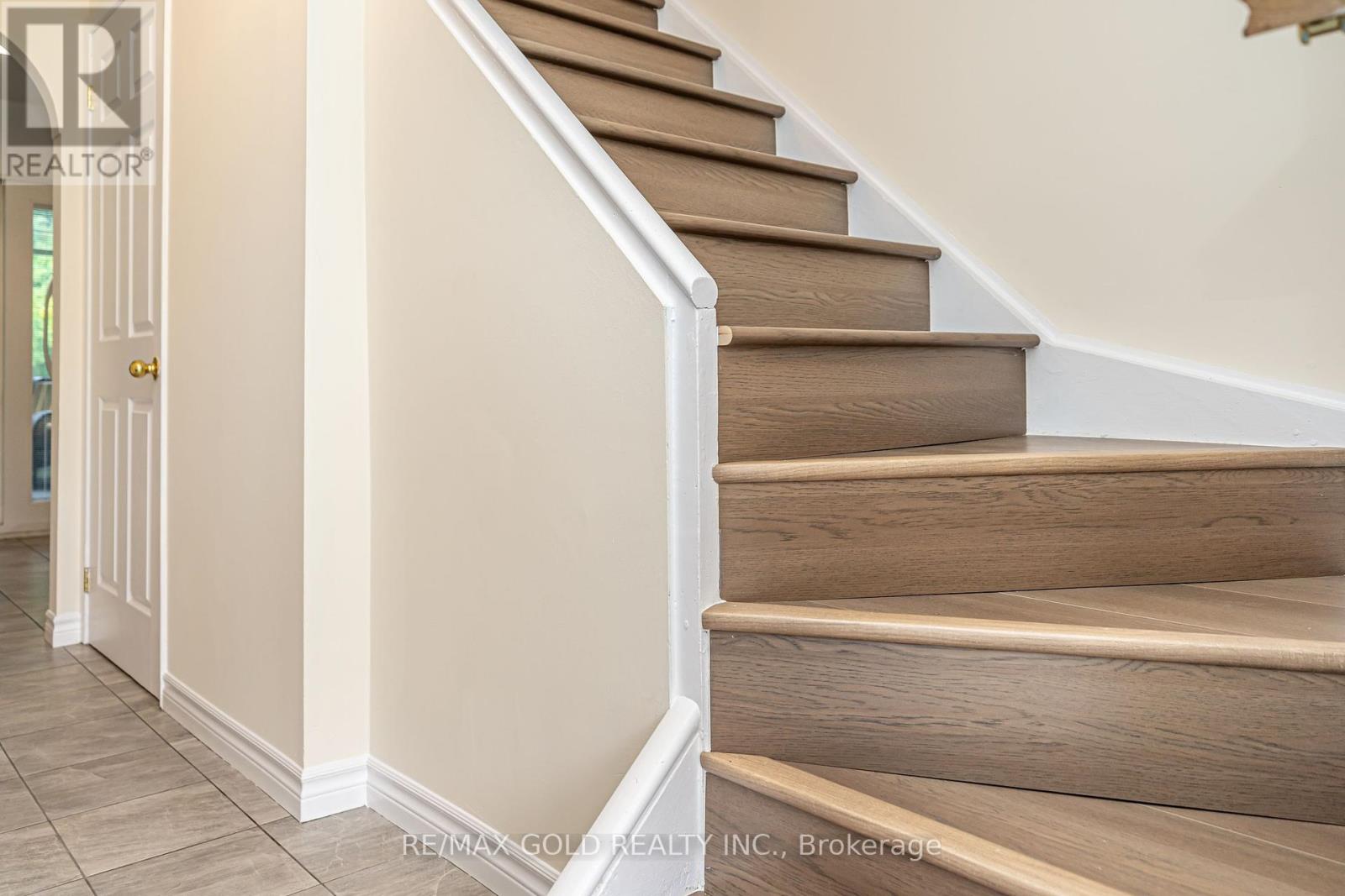 12 Lorraine Crescent, Brampton, Ontario  L6S 2R7 - Photo 21 - W12428209
