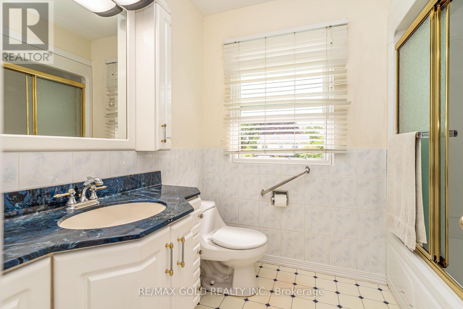 12 Lorraine Crescent, Brampton, Ontario  L6S 2R7 - Photo 25 - W12428209