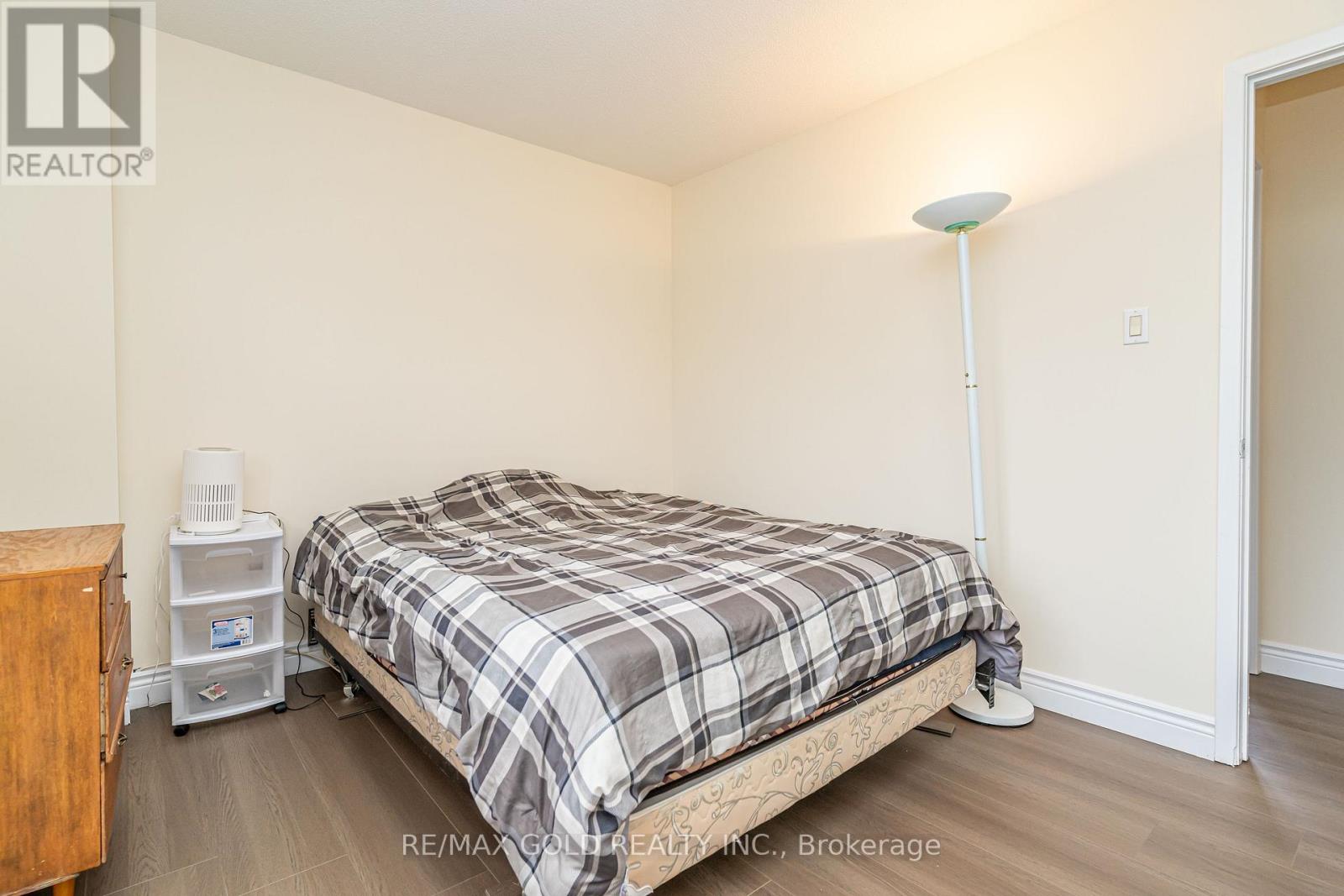 12 Lorraine Crescent, Brampton, Ontario  L6S 2R7 - Photo 30 - W12428209