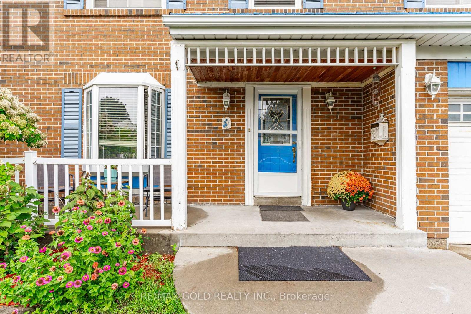12 Lorraine Crescent, Brampton, Ontario  L6S 2R7 - Photo 4 - W12428209