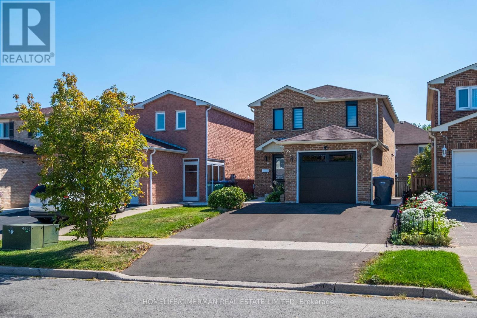39 Stanwell Drive, Brampton, Ontario  L6Z 3Y8 - Photo 2 - W12428212
