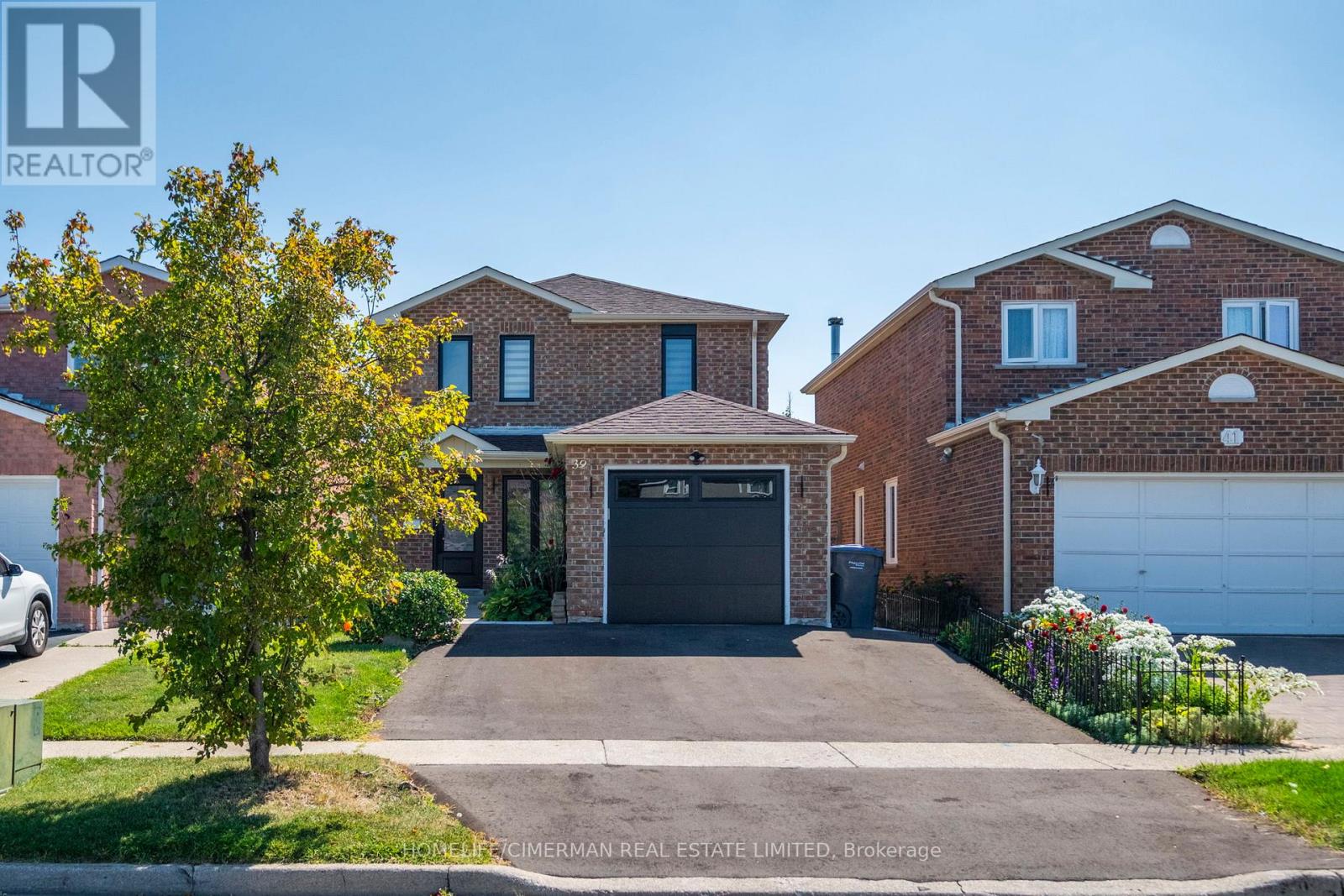 39 Stanwell Drive, Brampton, Ontario  L6Z 3Y8 - Photo 3 - W12428212