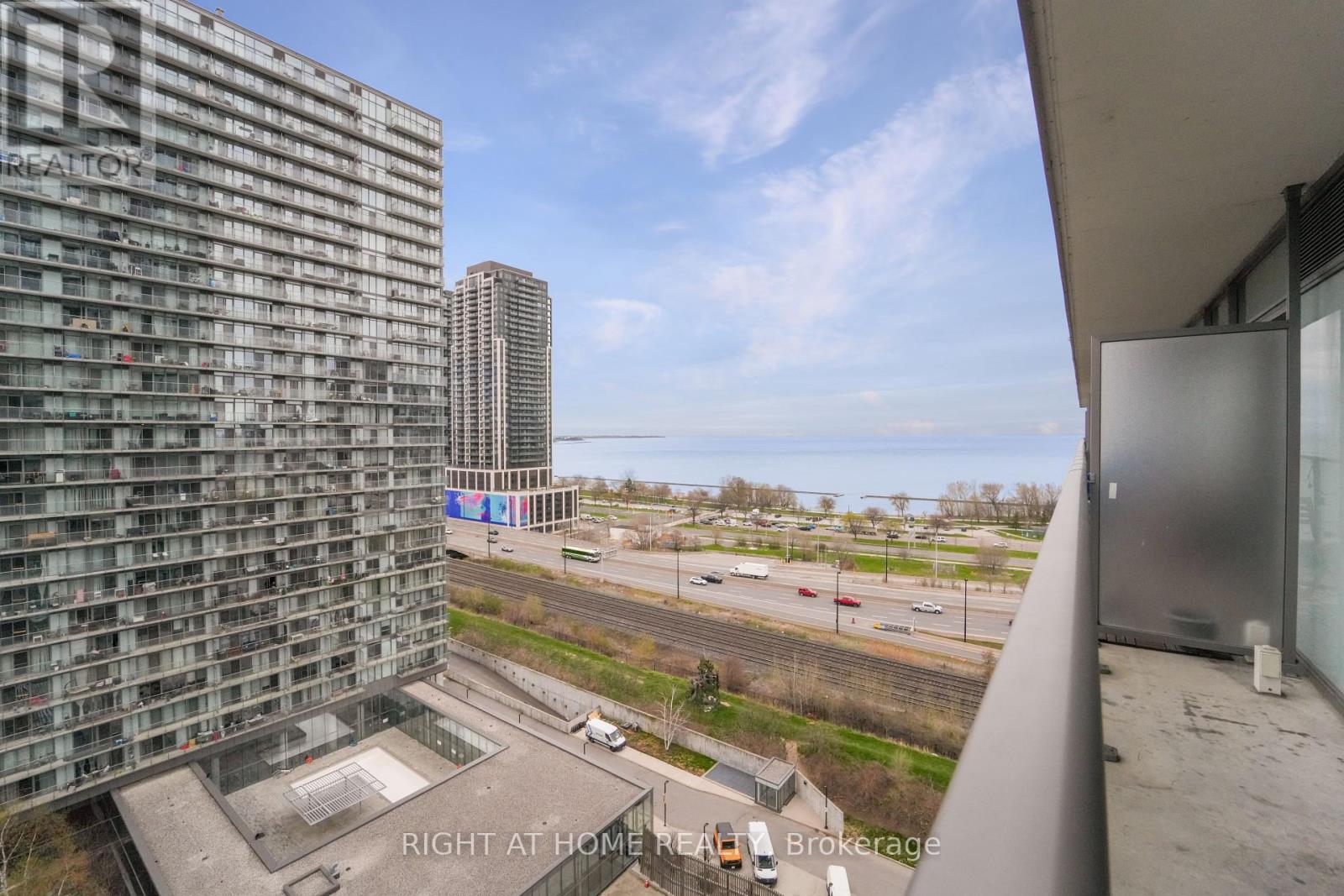1414 - 105 The Queensway, Toronto, Ontario  M6S 5B5 - Photo 12 - W12428224
