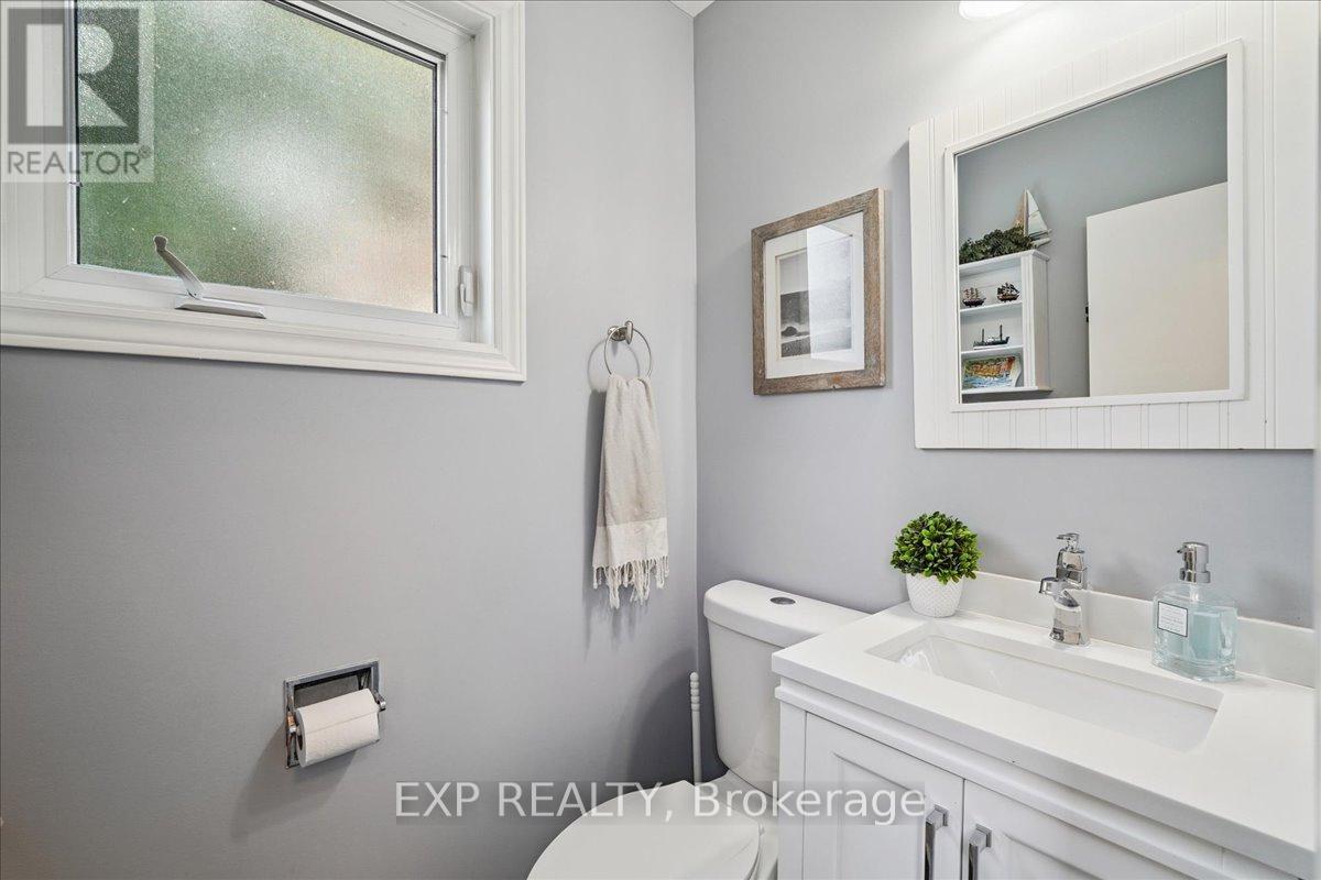 1923 Steepbank Crescent, Mississauga, Ontario  L4X 1T9 - Photo 20 - W12428232