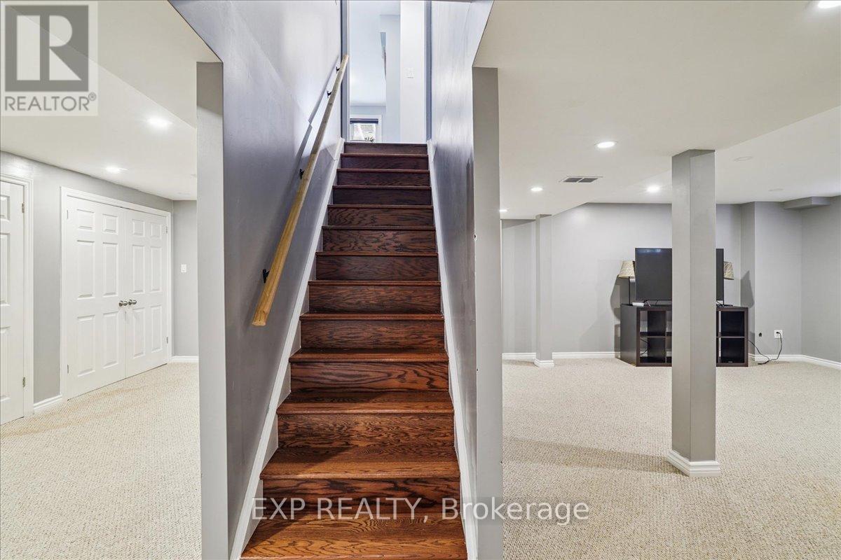 1923 Steepbank Crescent, Mississauga, Ontario  L4X 1T9 - Photo 32 - W12428232