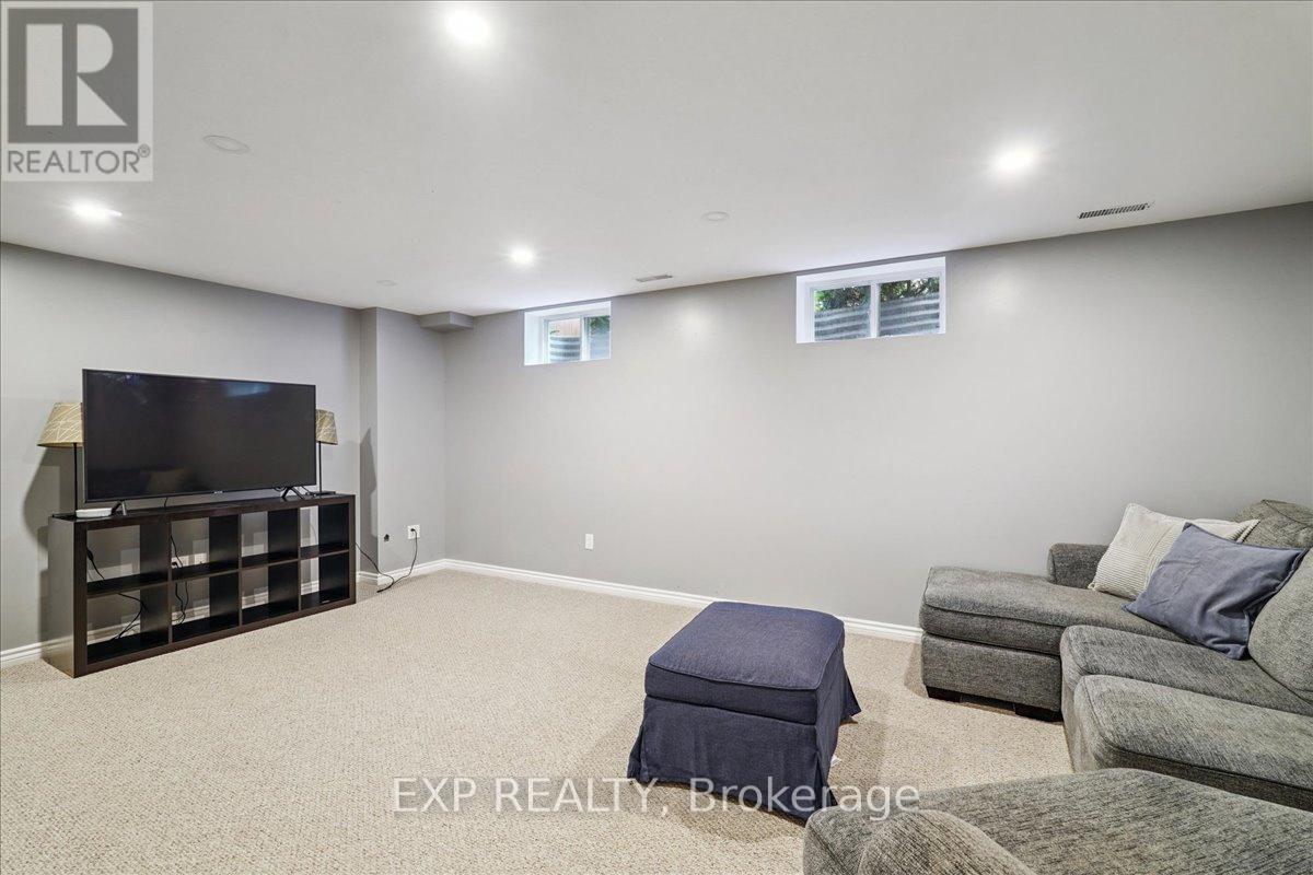 1923 Steepbank Crescent, Mississauga, Ontario  L4X 1T9 - Photo 33 - W12428232