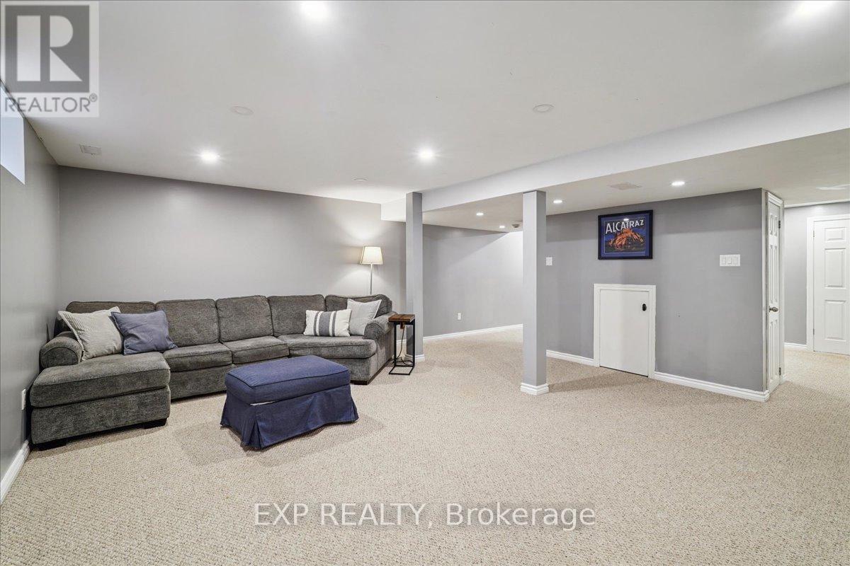 1923 Steepbank Crescent, Mississauga, Ontario  L4X 1T9 - Photo 34 - W12428232