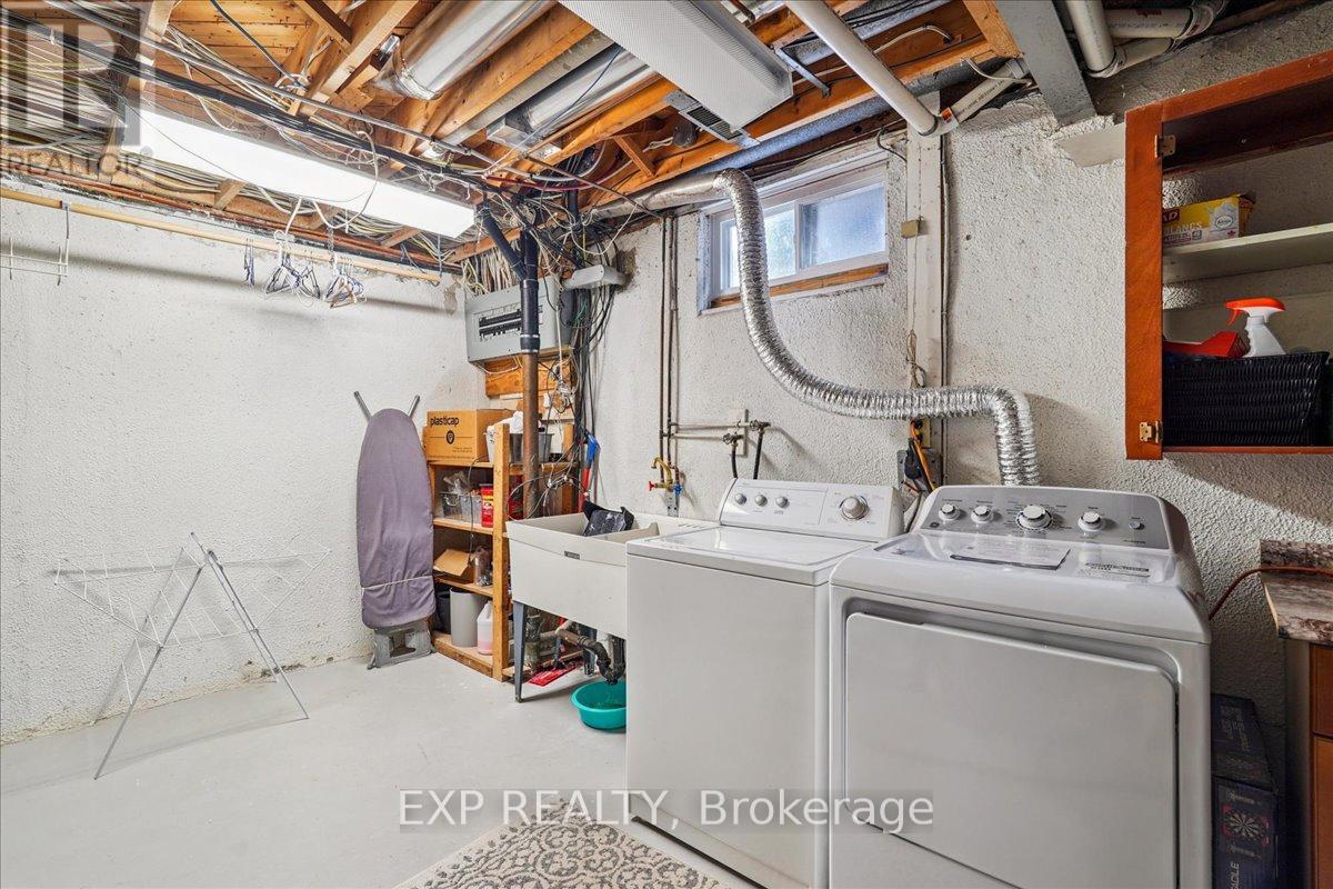 1923 Steepbank Crescent, Mississauga, Ontario  L4X 1T9 - Photo 36 - W12428232