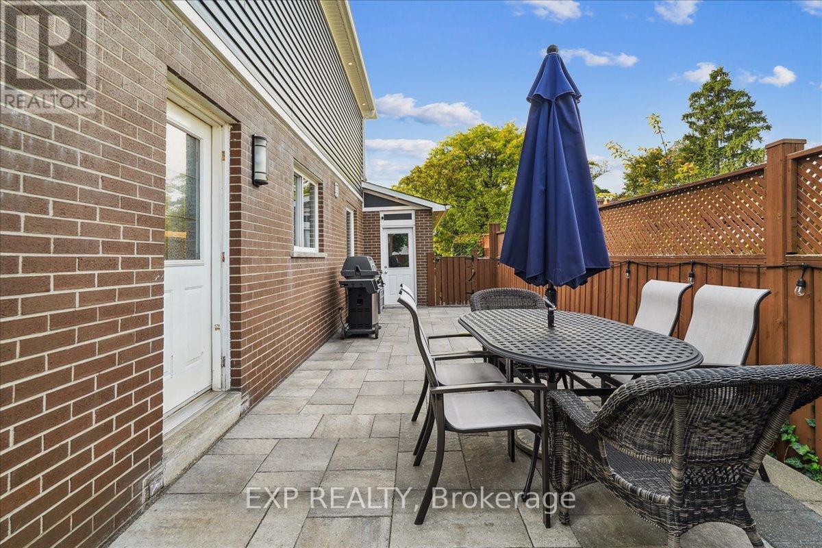 1923 Steepbank Crescent, Mississauga, Ontario  L4X 1T9 - Photo 38 - W12428232
