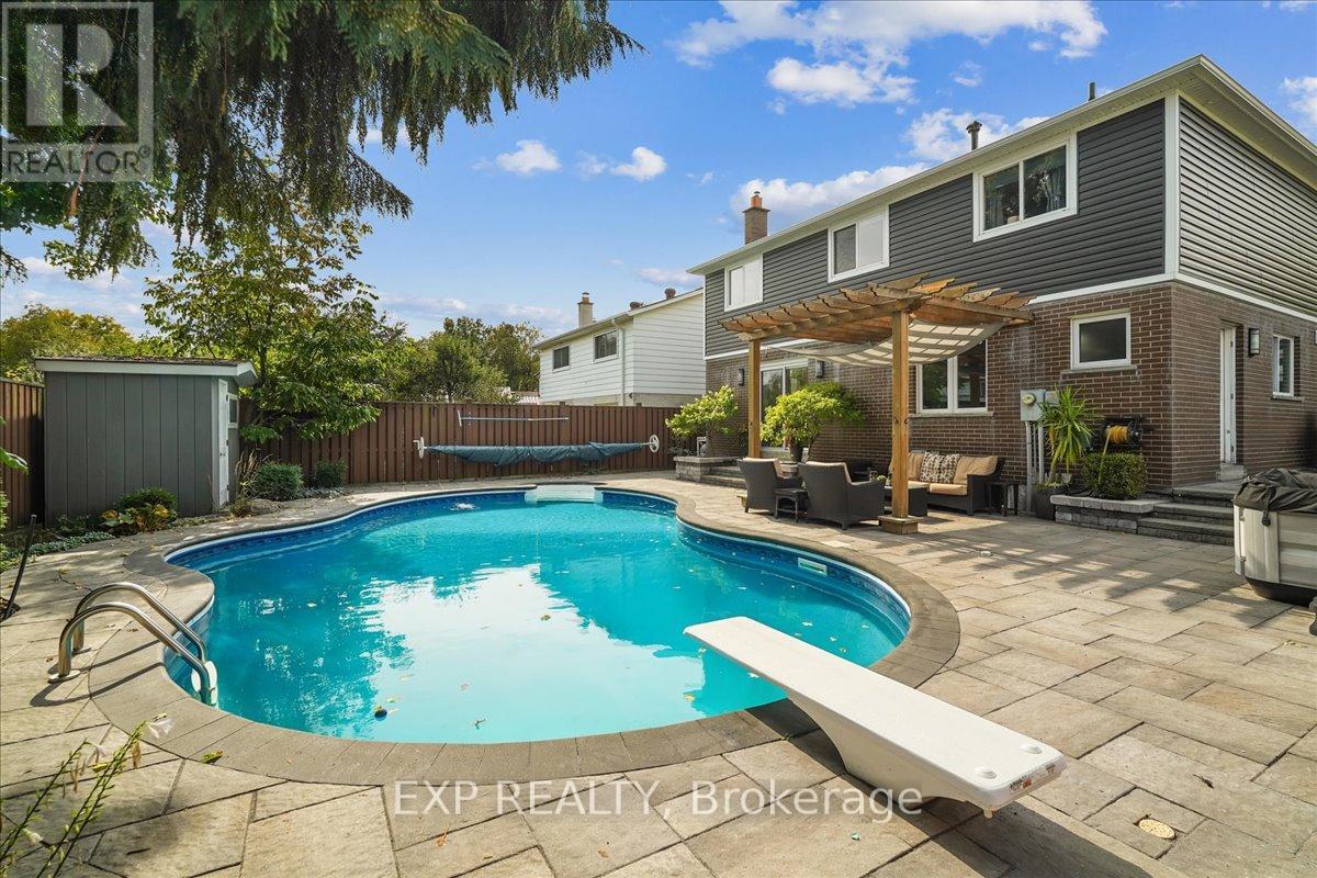 1923 Steepbank Crescent, Mississauga, Ontario  L4X 1T9 - Photo 39 - W12428232