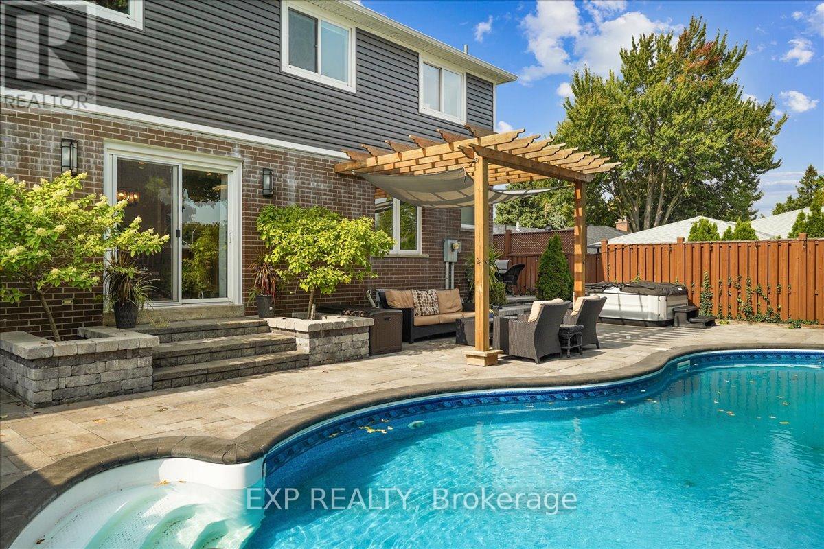 1923 Steepbank Crescent, Mississauga, Ontario  L4X 1T9 - Photo 41 - W12428232