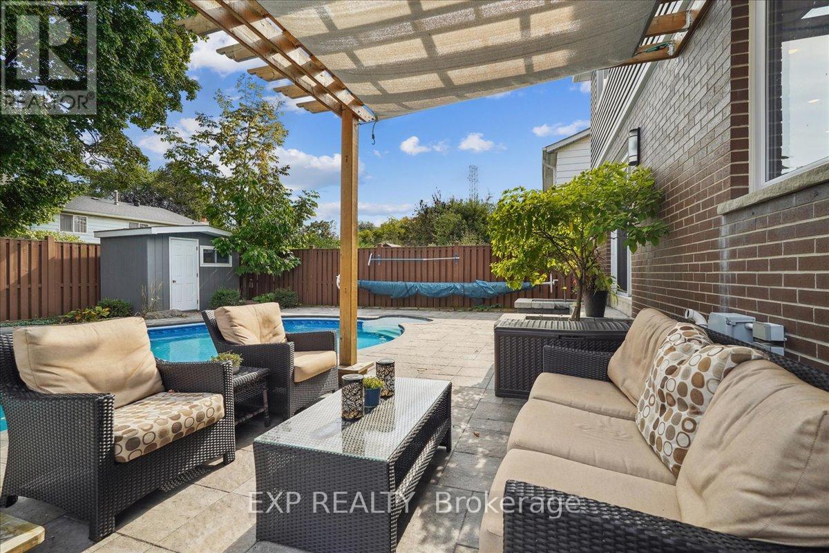 1923 Steepbank Crescent, Mississauga, Ontario  L4X 1T9 - Photo 42 - W12428232