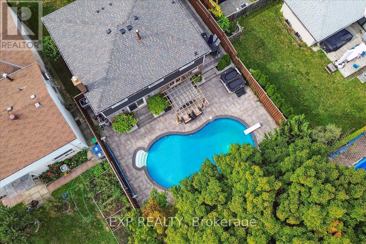 1923 Steepbank Crescent, Mississauga, Ontario  L4X 1T9 - Photo 43 - W12428232