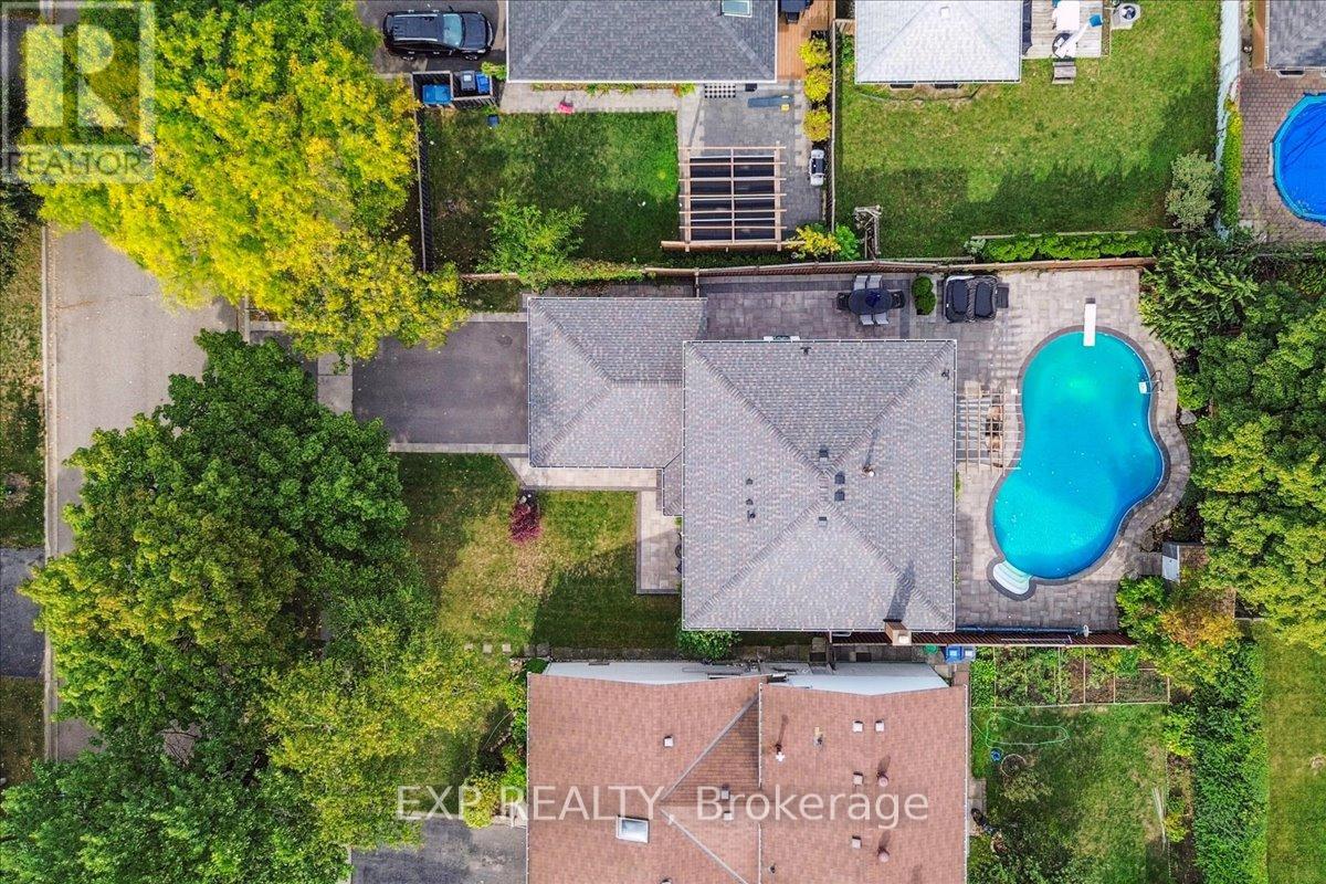 1923 Steepbank Crescent, Mississauga, Ontario  L4X 1T9 - Photo 46 - W12428232
