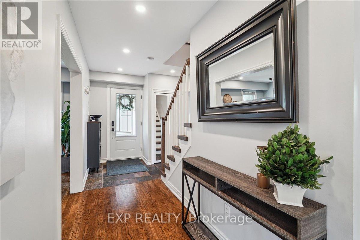 1923 Steepbank Crescent, Mississauga, Ontario  L4X 1T9 - Photo 7 - W12428232