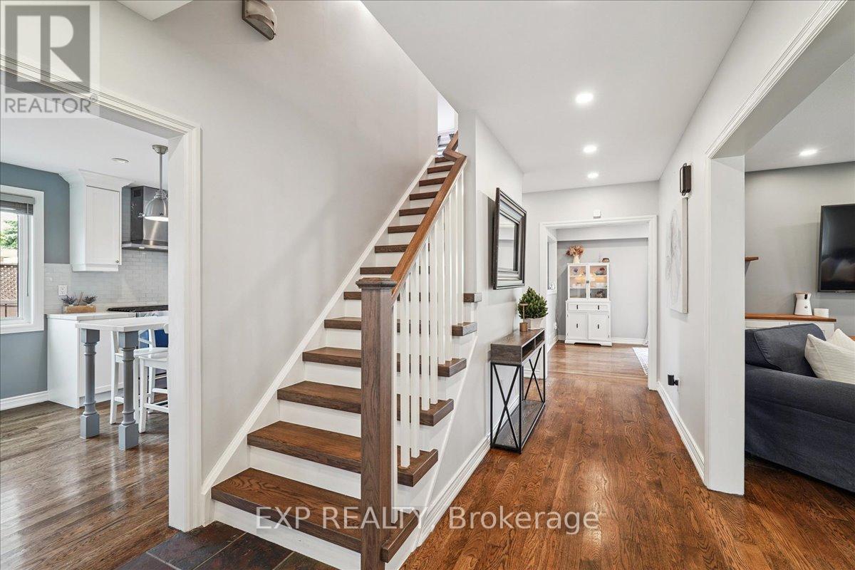 1923 Steepbank Crescent, Mississauga, Ontario  L4X 1T9 - Photo 8 - W12428232