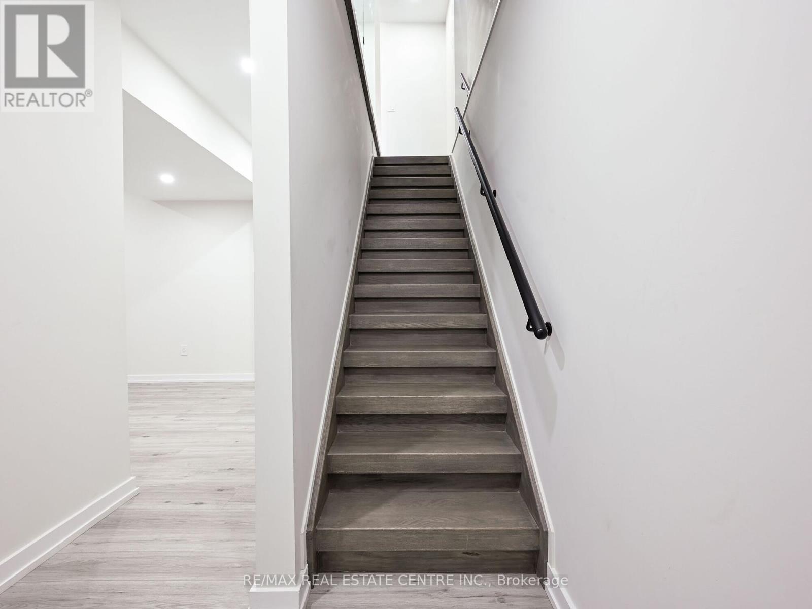 1181 Ogden Avenue, Mississauga, Ontario  L5E 2G8 - Photo 40 - W12428239