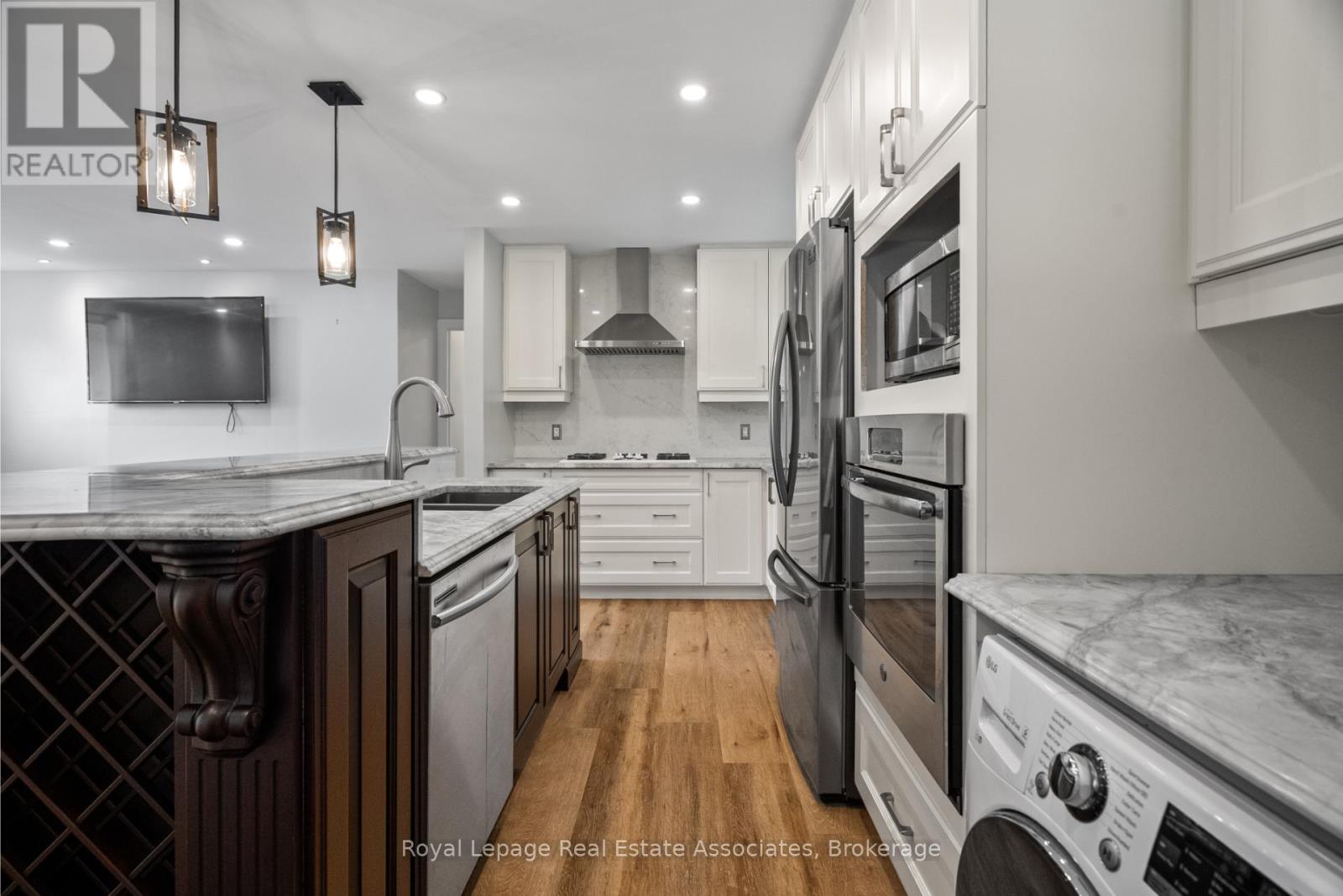 168 Tidey Avenue, Halton Hills, Ontario  L7J 1V6 - Photo 12 - W12428245
