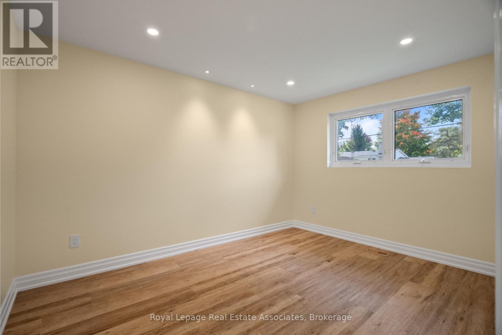 168 Tidey Avenue, Halton Hills, Ontario  L7J 1V6 - Photo 19 - W12428245