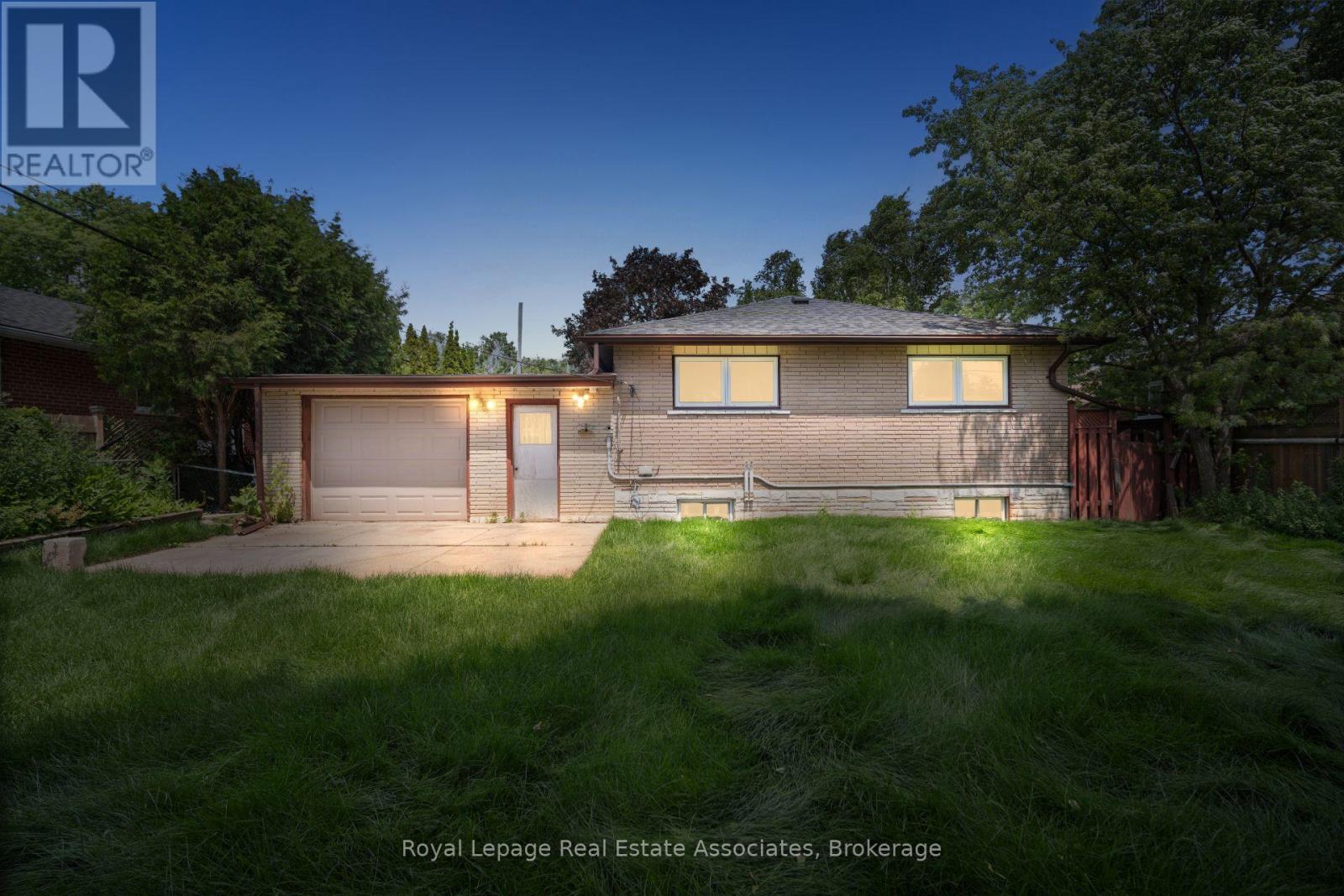 168 Tidey Avenue, Halton Hills, Ontario  L7J 1V6 - Photo 41 - W12428245