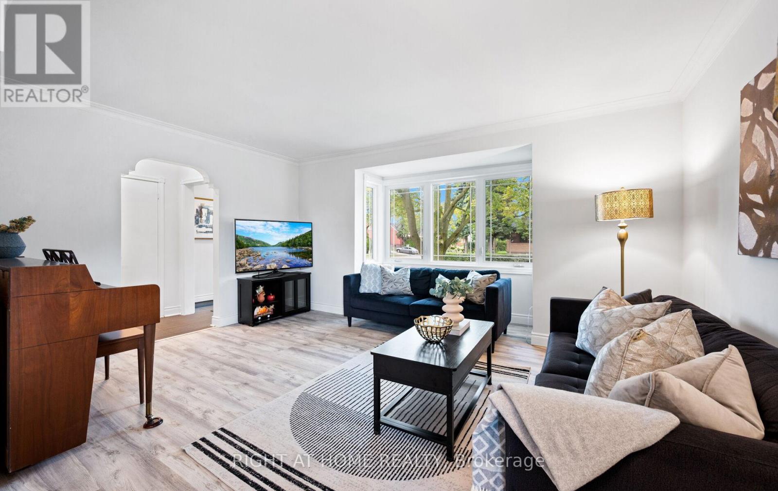 10 Lady York Avenue, Toronto, Ontario  M6B 2A9 - Photo 10 - W12428271
