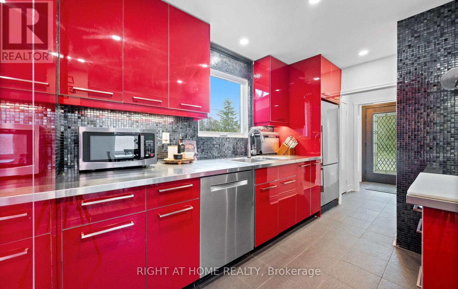 10 Lady York Avenue, Toronto, Ontario  M6B 2A9 - Photo 18 - W12428271