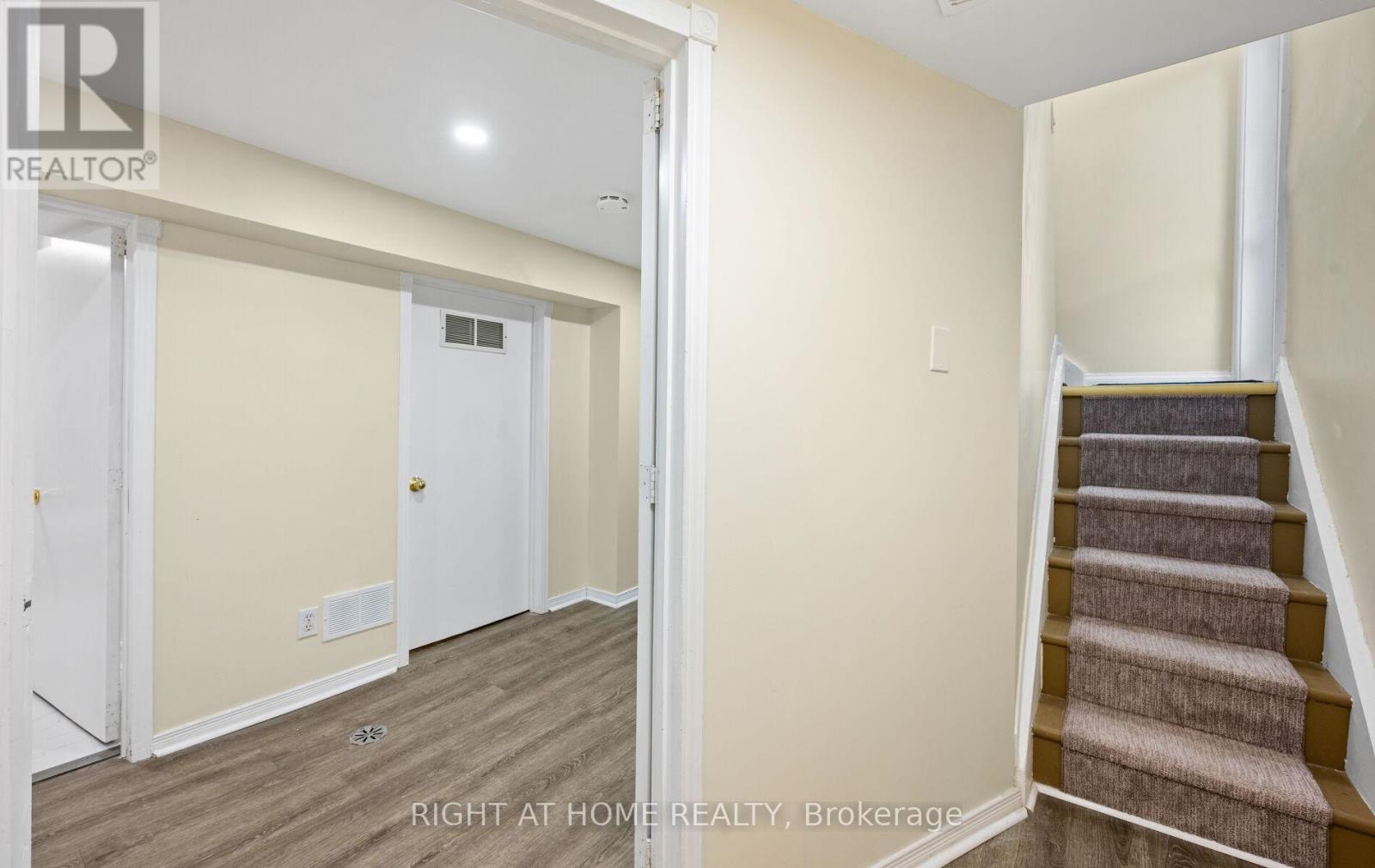 10 Lady York Avenue, Toronto, Ontario  M6B 2A9 - Photo 33 - W12428271