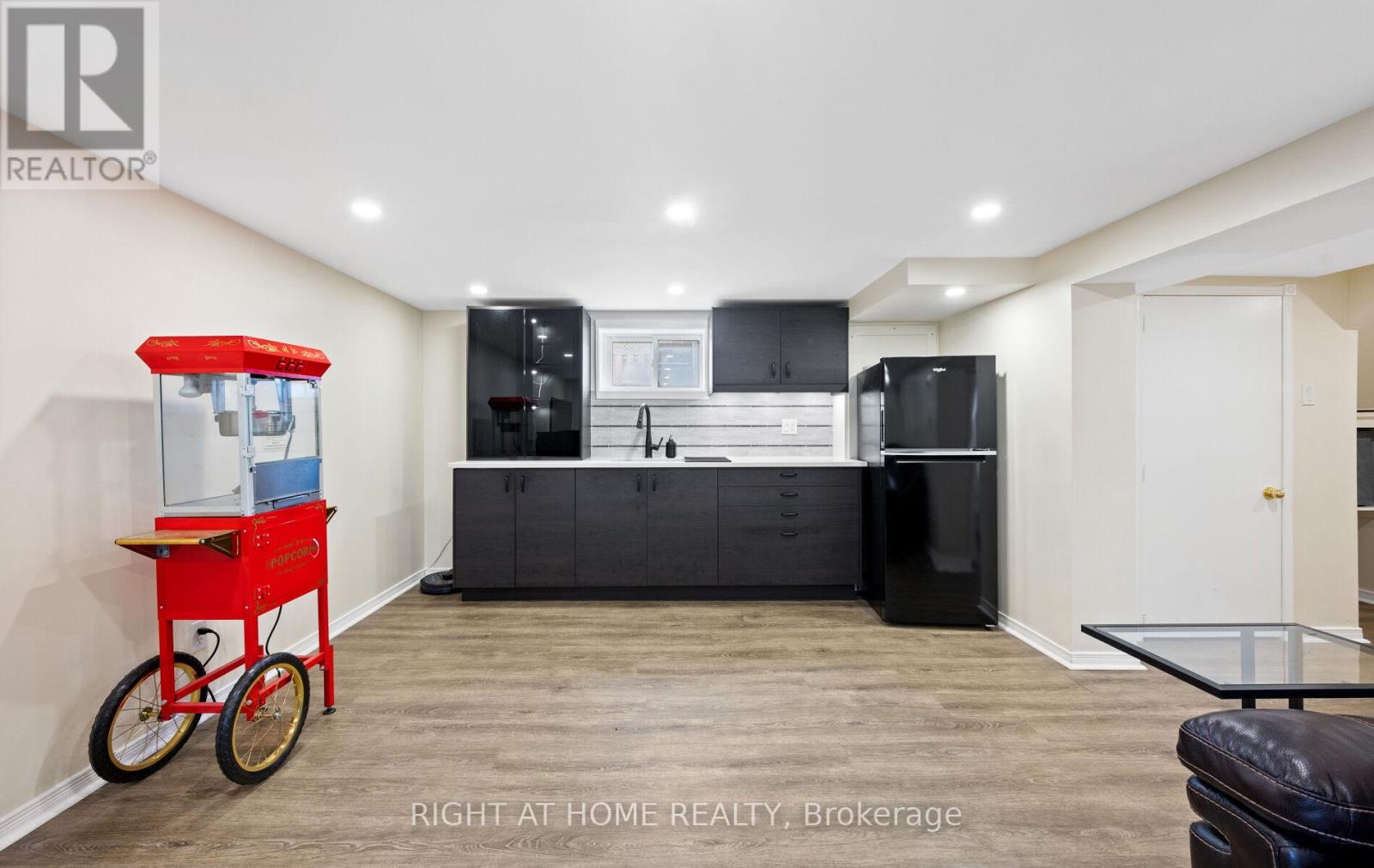 10 Lady York Avenue, Toronto, Ontario  M6B 2A9 - Photo 37 - W12428271