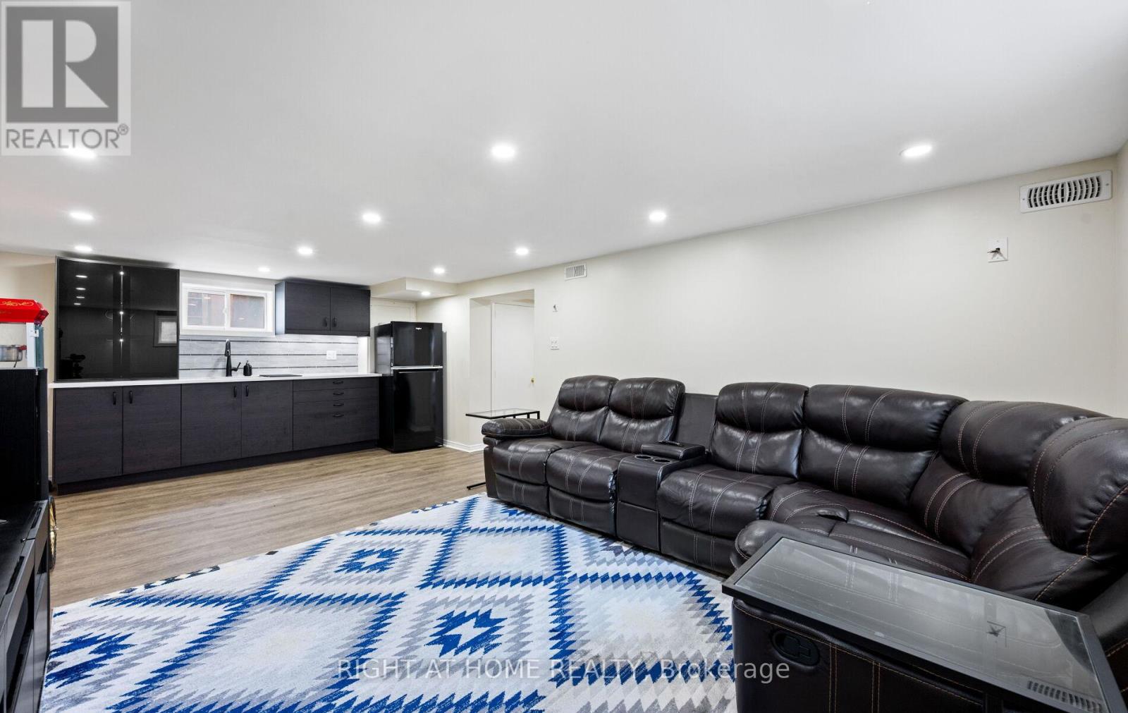 10 Lady York Avenue, Toronto, Ontario  M6B 2A9 - Photo 39 - W12428271