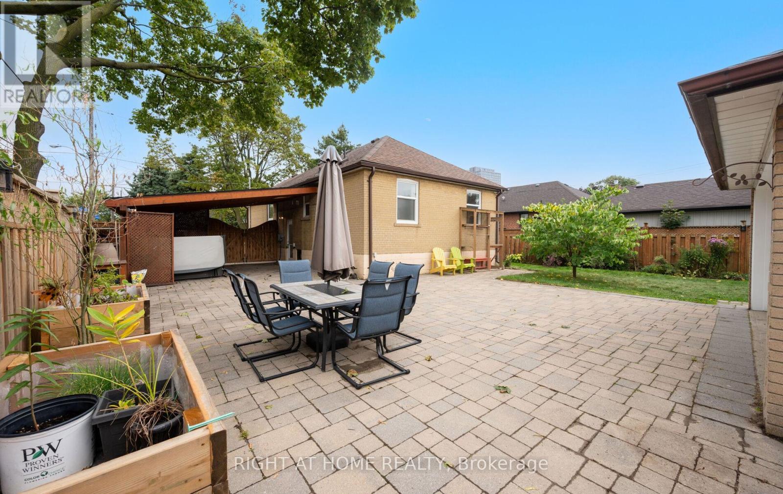 10 Lady York Avenue, Toronto, Ontario  M6B 2A9 - Photo 46 - W12428271
