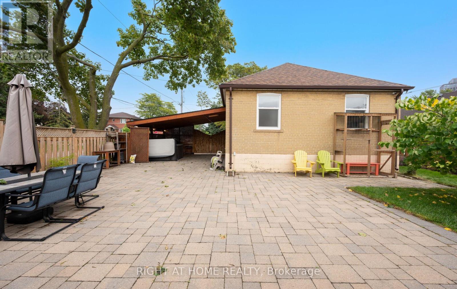 10 Lady York Avenue, Toronto, Ontario  M6B 2A9 - Photo 47 - W12428271