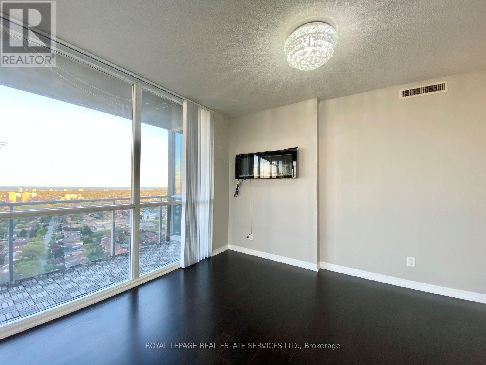 2706 - 223 Webb Drive, Mississauga, Ontario  L5B 0E8 - Photo 10 - W12428278