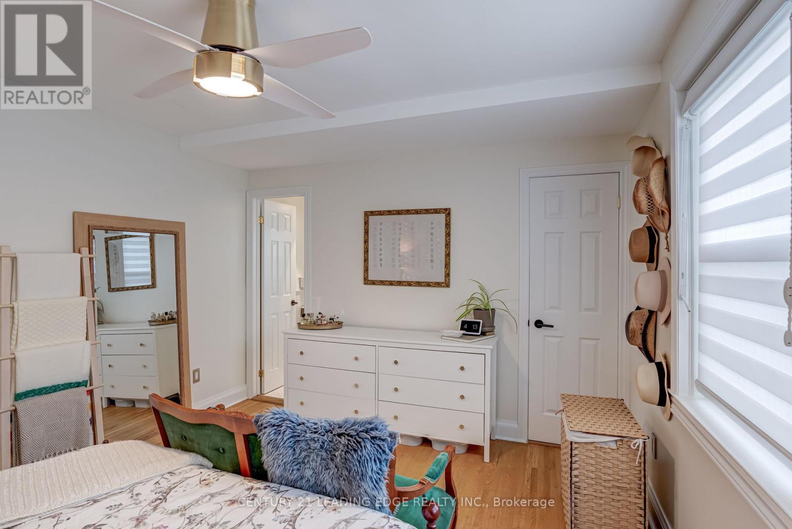52 Green Lanes, Toronto, Ontario  M8Z 4V7 - Photo 11 - W12428286