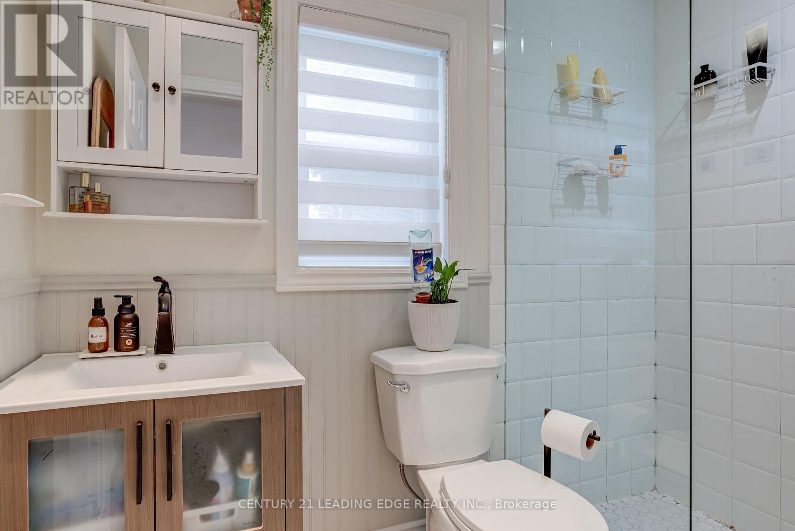 52 Green Lanes, Toronto, Ontario  M8Z 4V7 - Photo 12 - W12428286