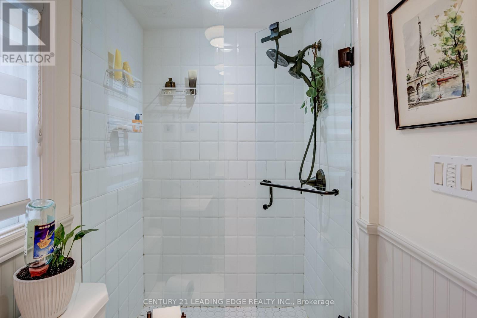 52 Green Lanes, Toronto, Ontario  M8Z 4V7 - Photo 13 - W12428286