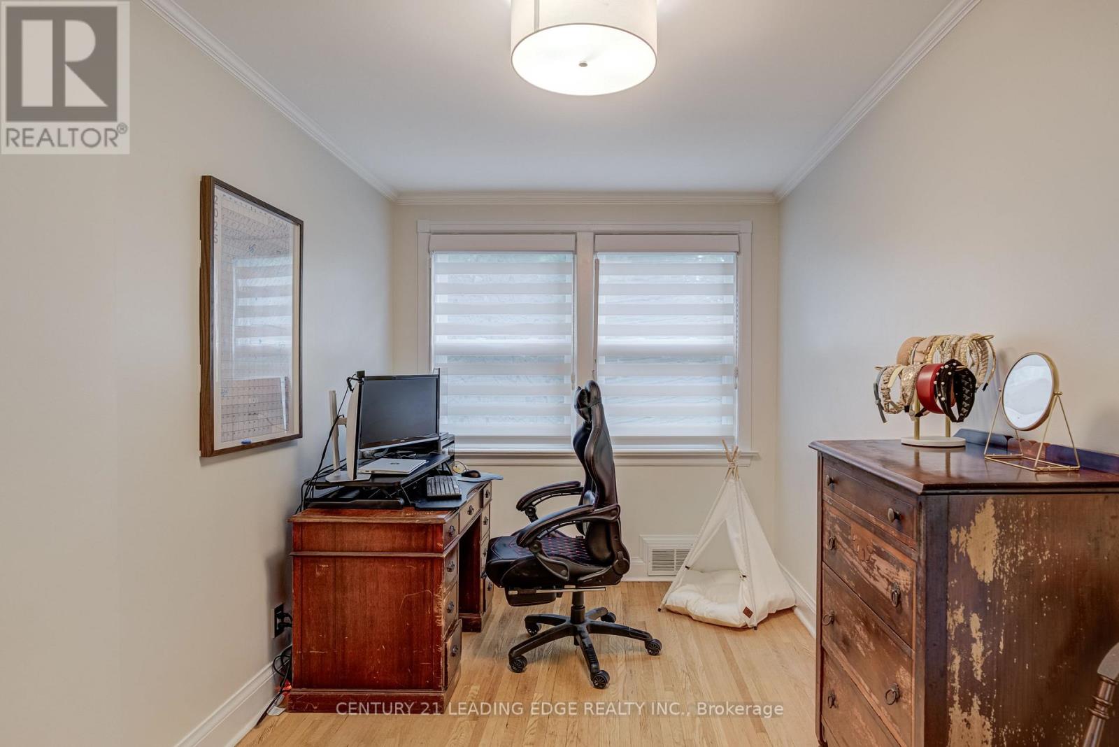 52 Green Lanes, Toronto, Ontario  M8Z 4V7 - Photo 14 - W12428286