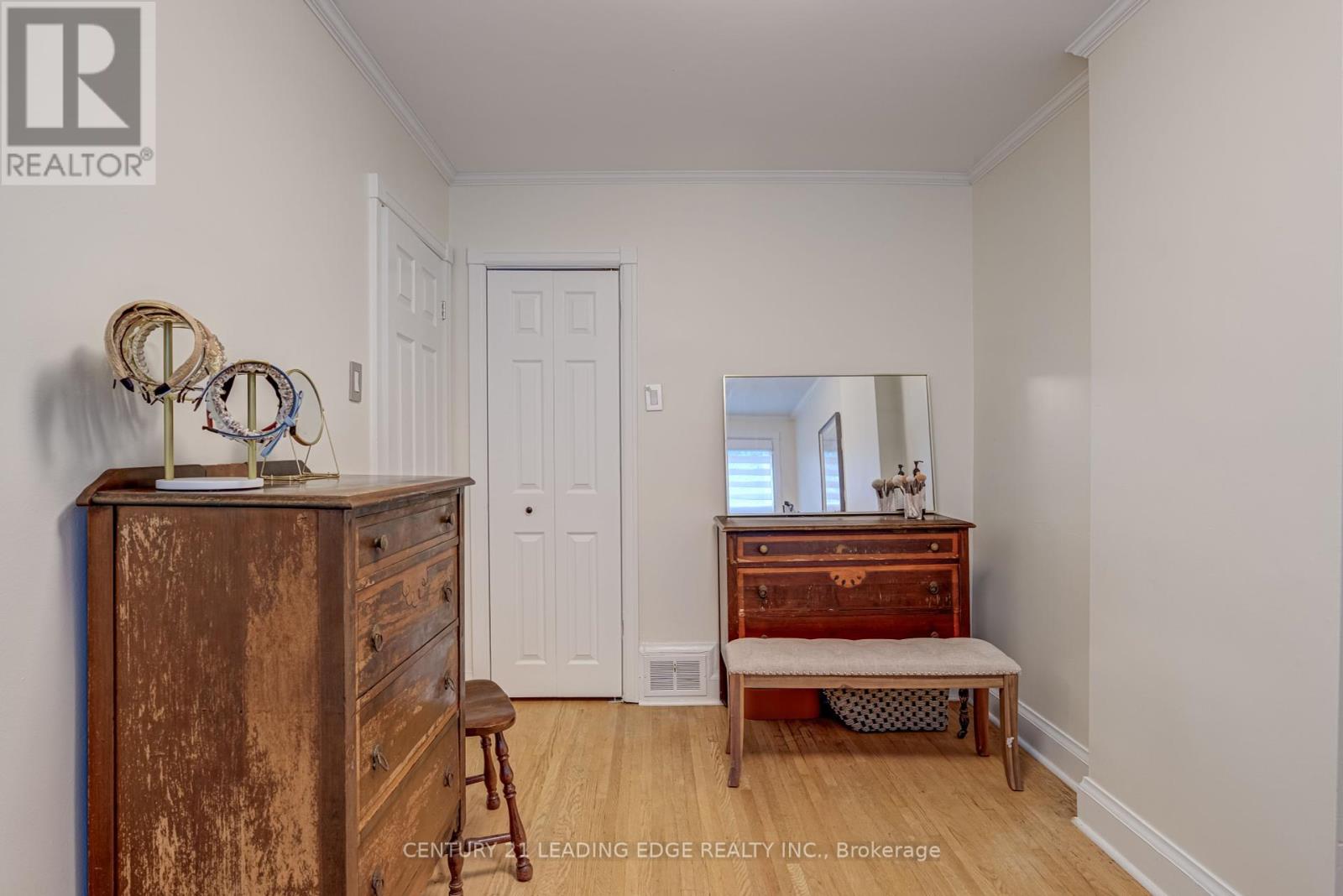 52 Green Lanes, Toronto, Ontario  M8Z 4V7 - Photo 15 - W12428286