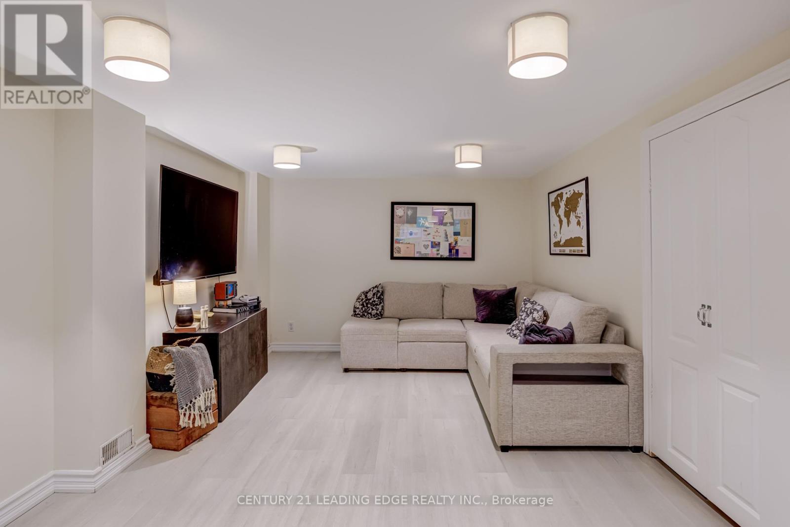 52 Green Lanes, Toronto, Ontario  M8Z 4V7 - Photo 16 - W12428286