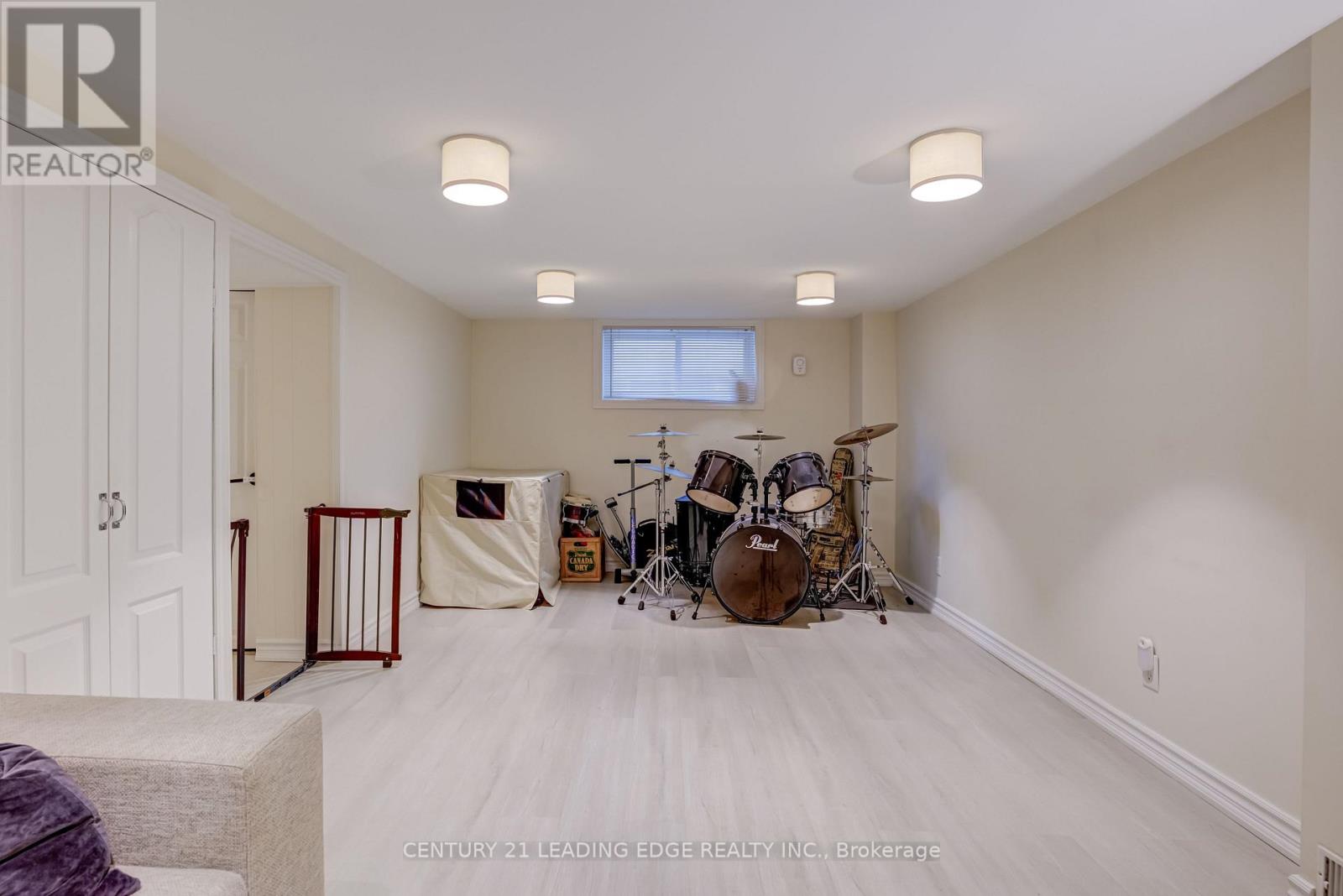 52 Green Lanes, Toronto, Ontario  M8Z 4V7 - Photo 17 - W12428286