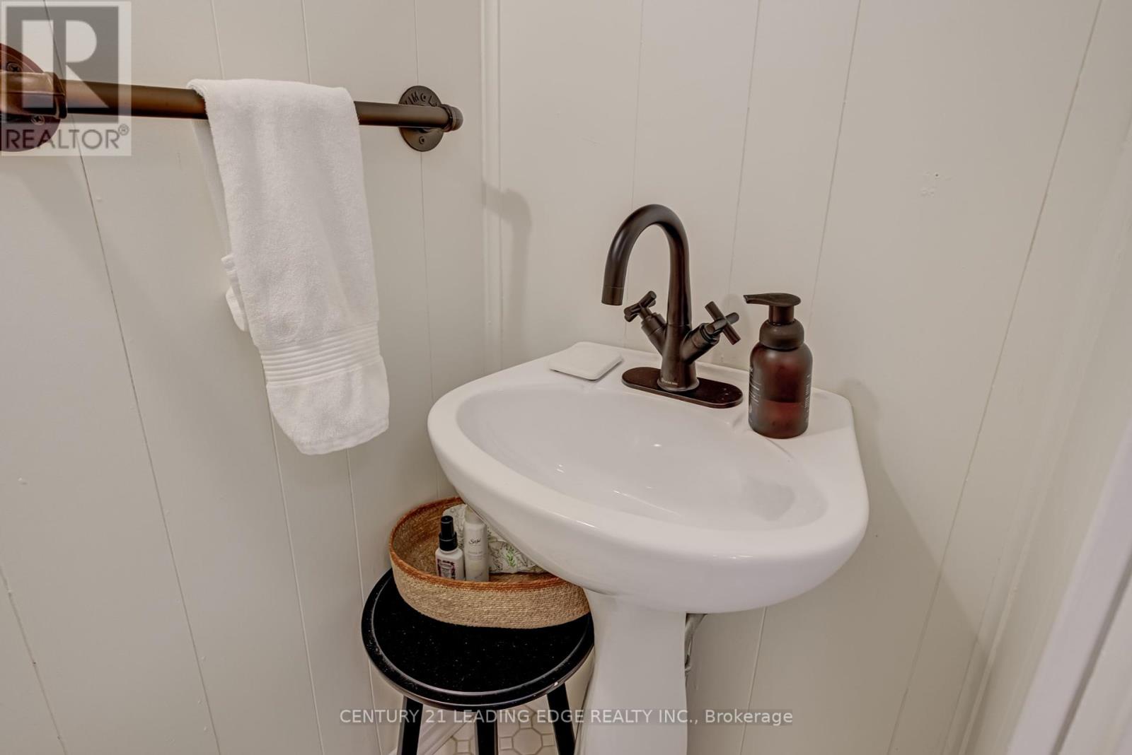 52 Green Lanes, Toronto, Ontario  M8Z 4V7 - Photo 19 - W12428286