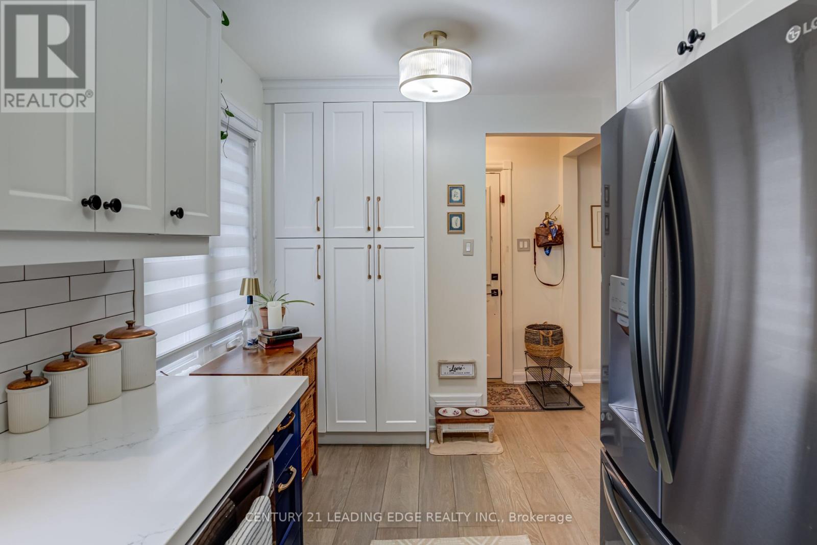 52 Green Lanes, Toronto, Ontario  M8Z 4V7 - Photo 7 - W12428286