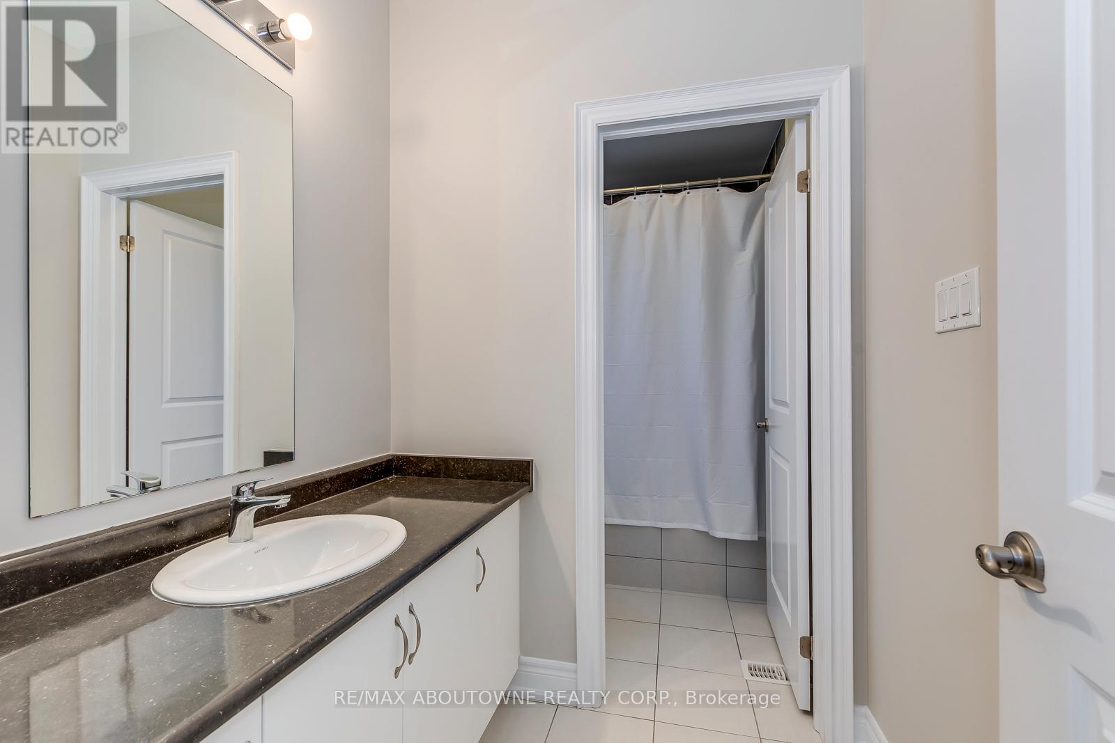 19 Raindrop Terrace, Brampton, Ontario  L6X 5P2 - Photo 37 - W12428289