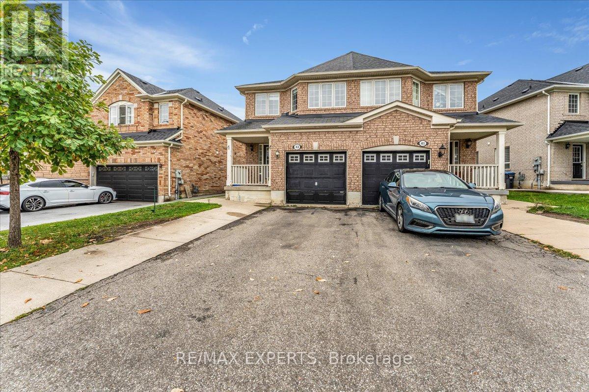43 JINGLE CRESCENT, Brampton, Ontario