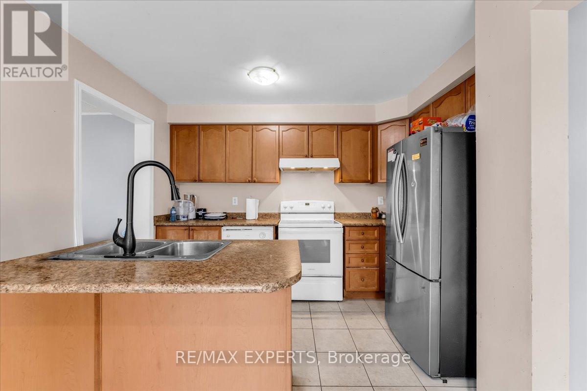 43 Jingle Crescent, Brampton, Ontario  L6S 0A8 - Photo 10 - W12428306