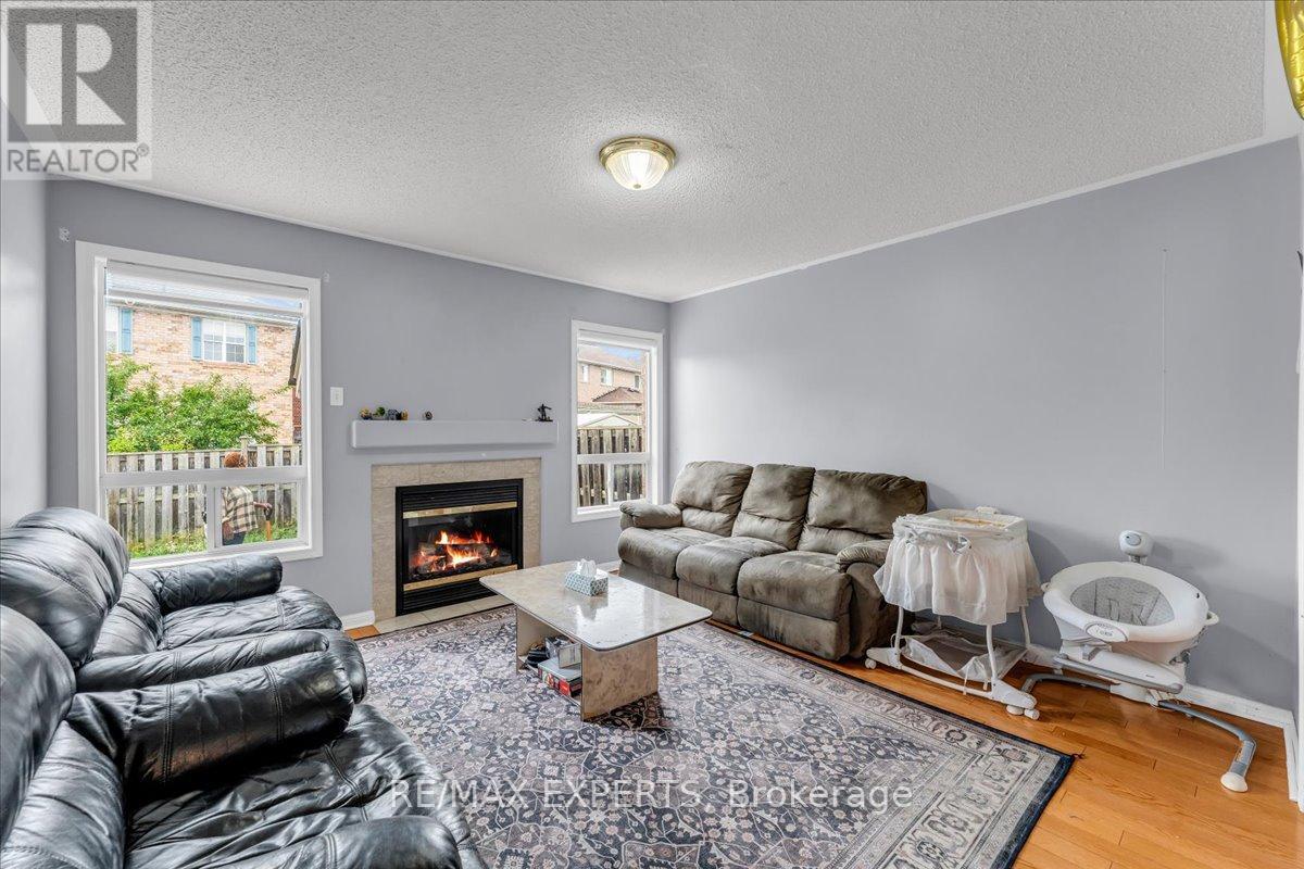 43 Jingle Crescent, Brampton, Ontario  L6S 0A8 - Photo 12 - W12428306