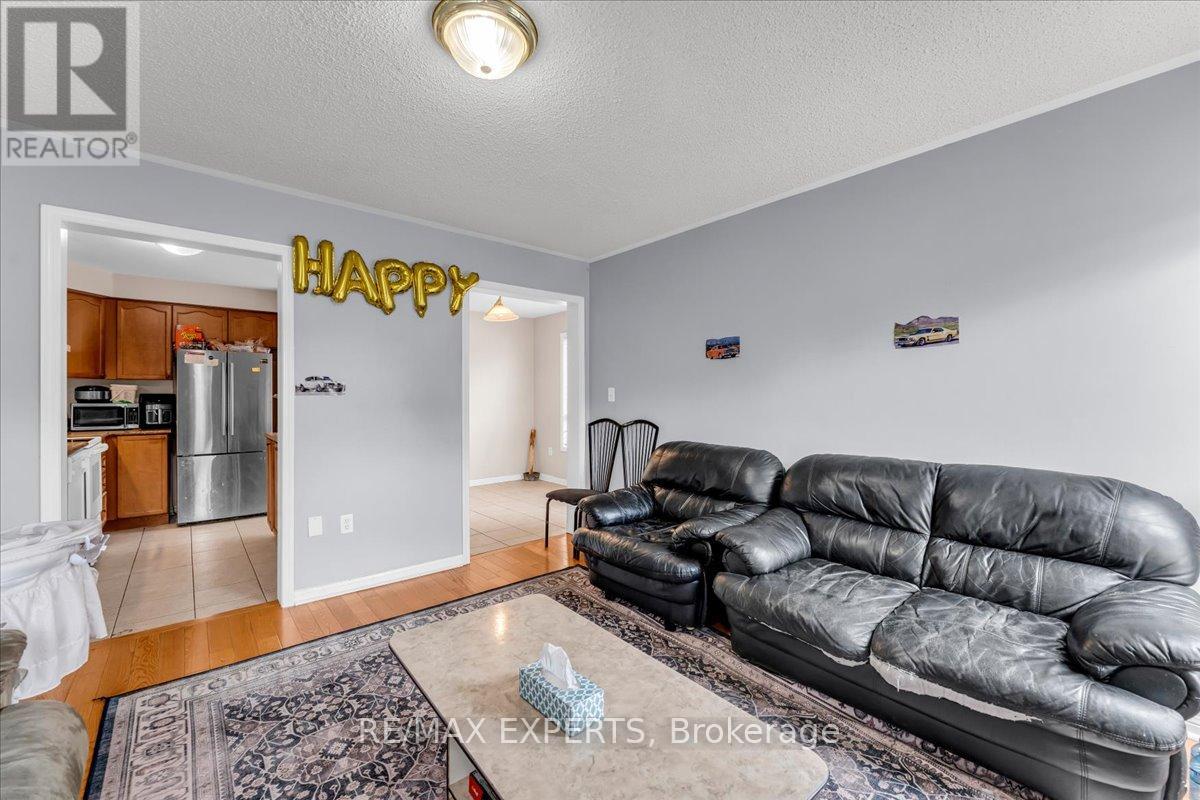 43 Jingle Crescent, Brampton, Ontario  L6S 0A8 - Photo 14 - W12428306