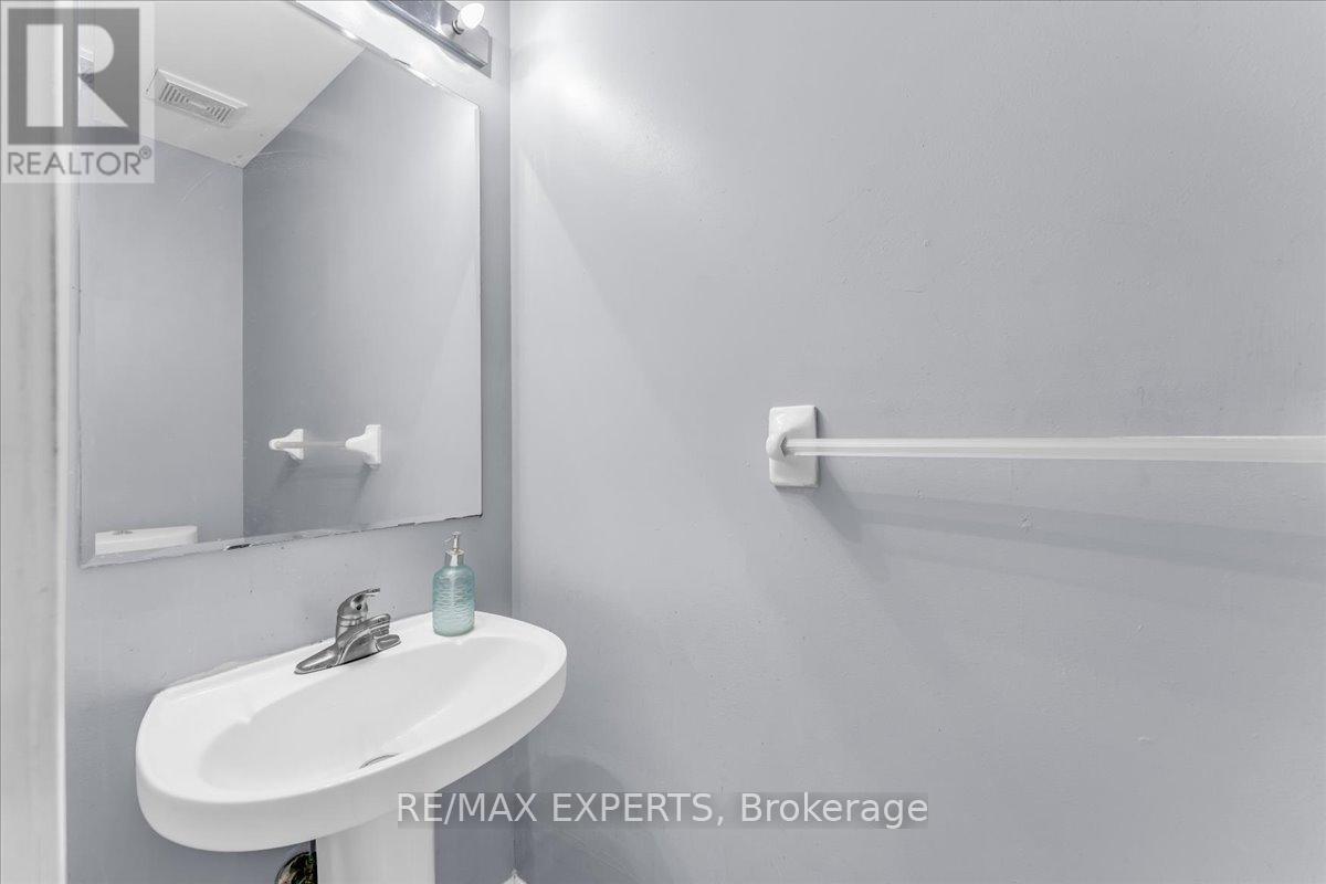 43 Jingle Crescent, Brampton, Ontario  L6S 0A8 - Photo 17 - W12428306