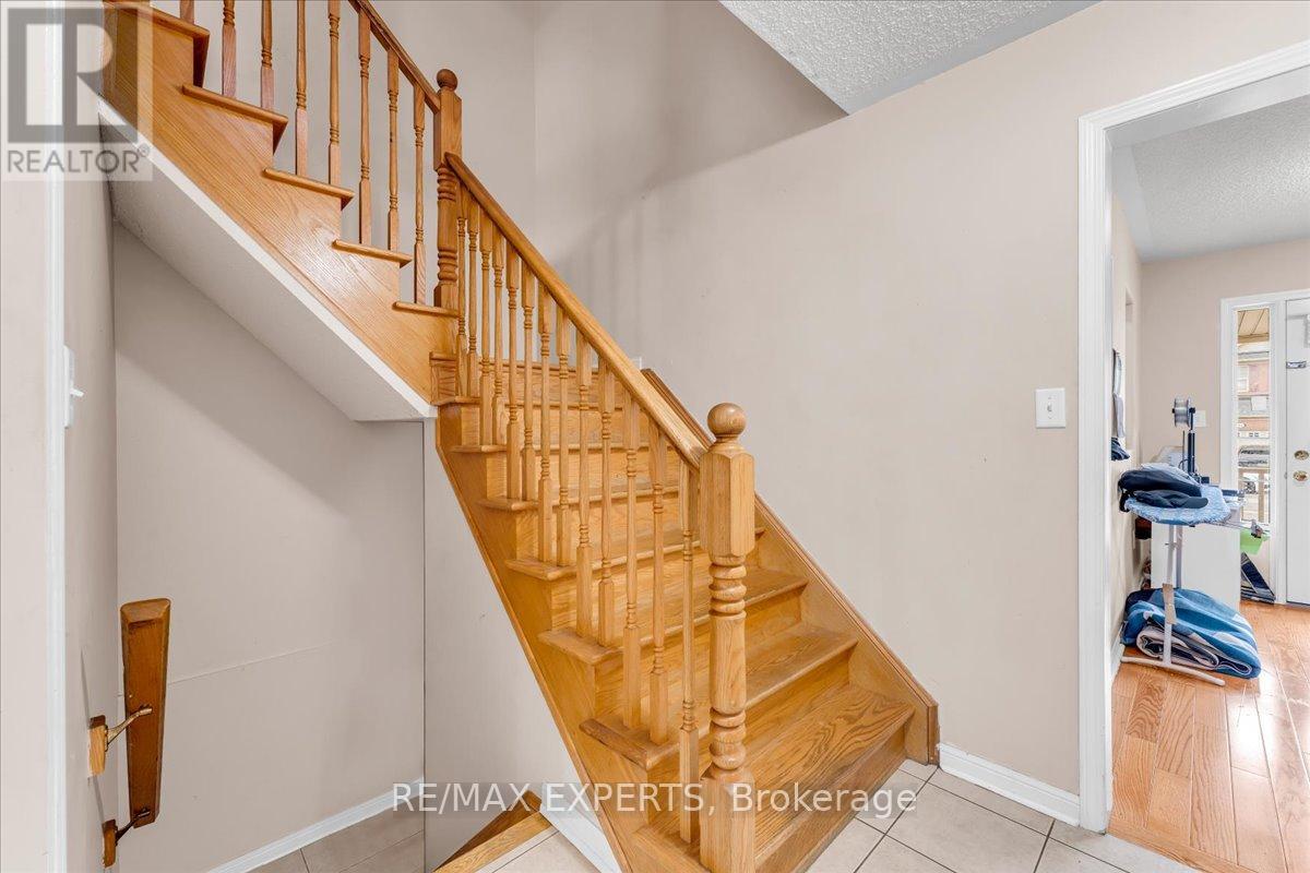 43 Jingle Crescent, Brampton, Ontario  L6S 0A8 - Photo 18 - W12428306