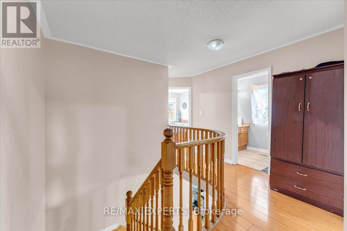 43 Jingle Crescent, Brampton, Ontario  L6S 0A8 - Photo 19 - W12428306