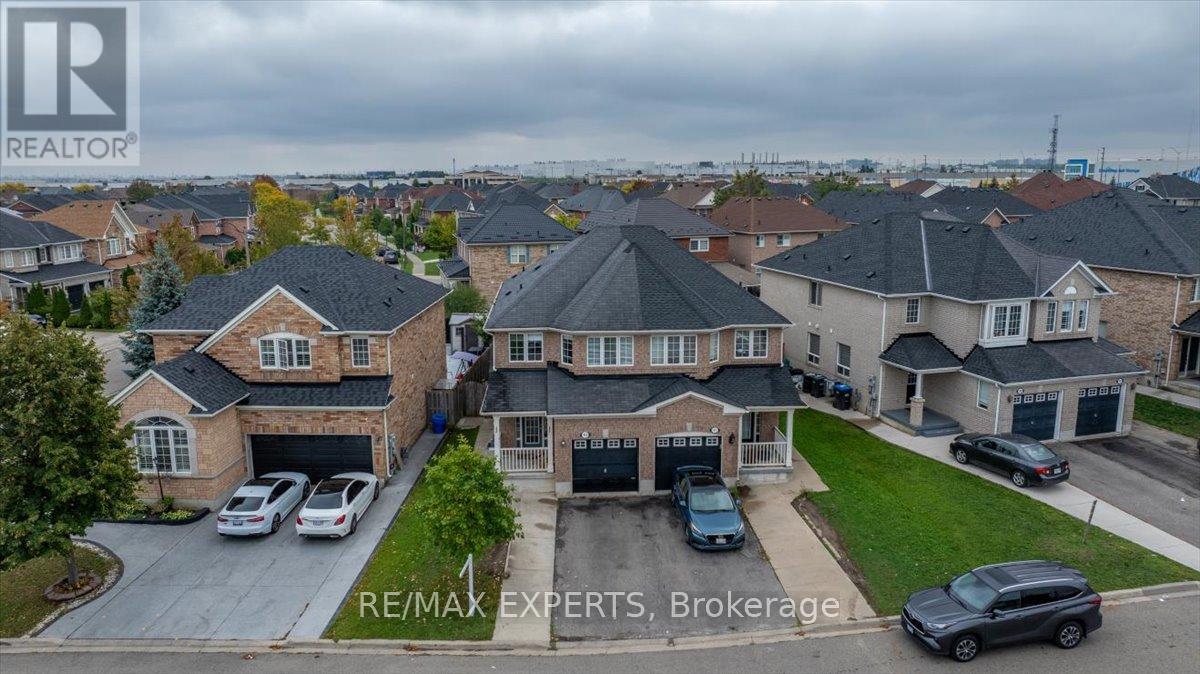 43 Jingle Crescent, Brampton, Ontario  L6S 0A8 - Photo 2 - W12428306